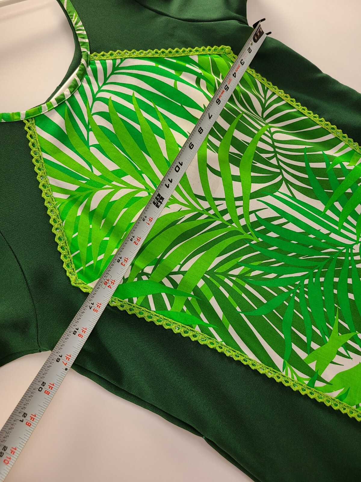 Hawaiian Dress Vintage Size M/10 White & Green Midi Tribal Print Short Sleeve