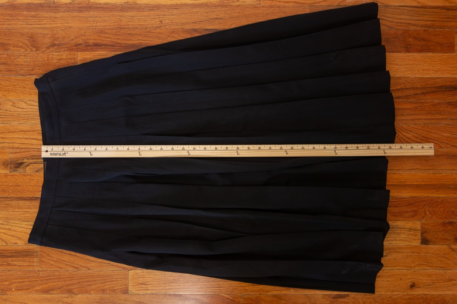 Vintage Toff’s Size 15/16 Black Pleated Wool Skirt Mid-Length Hong Kong