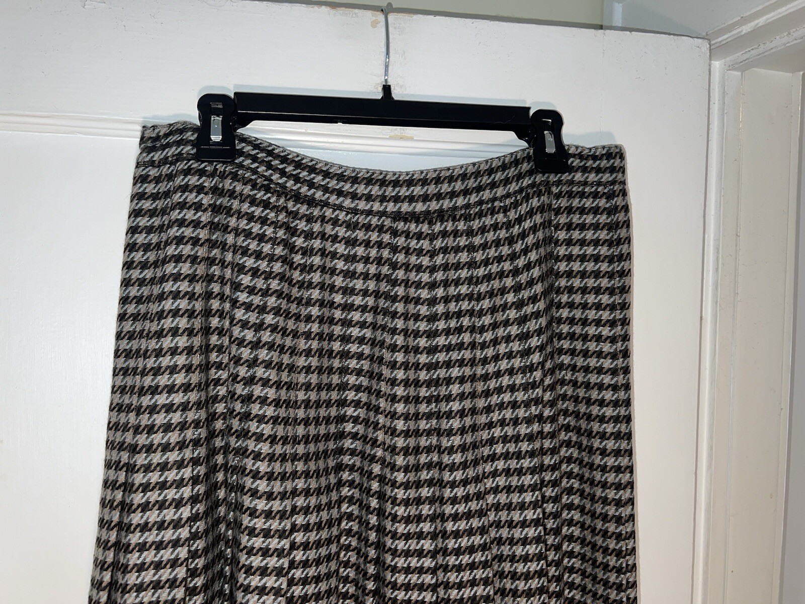 J. Tiktiner Vintage Plaid Wool Pleated Skirt Academia Preppy France 44/ 12. d743