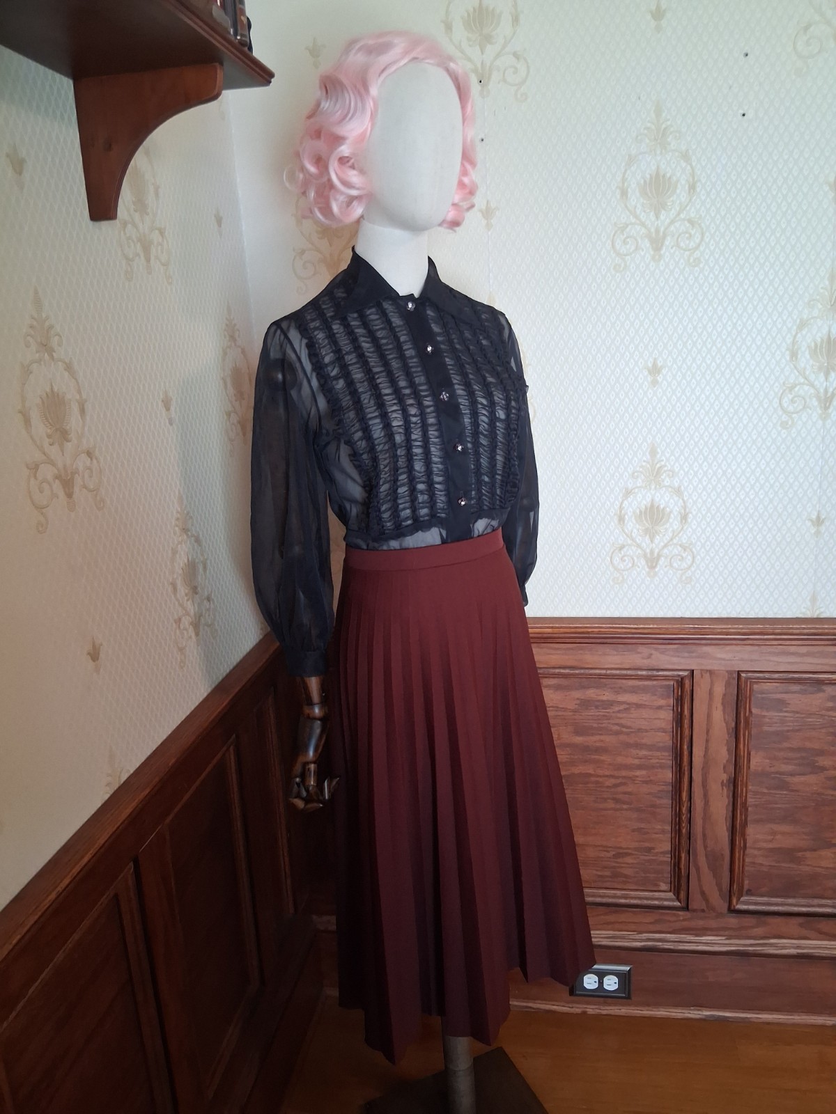 Vintage 1960s/70s Ivy Stevens Maroon Accordion Pleat Preppy Dark Academia Skirt
