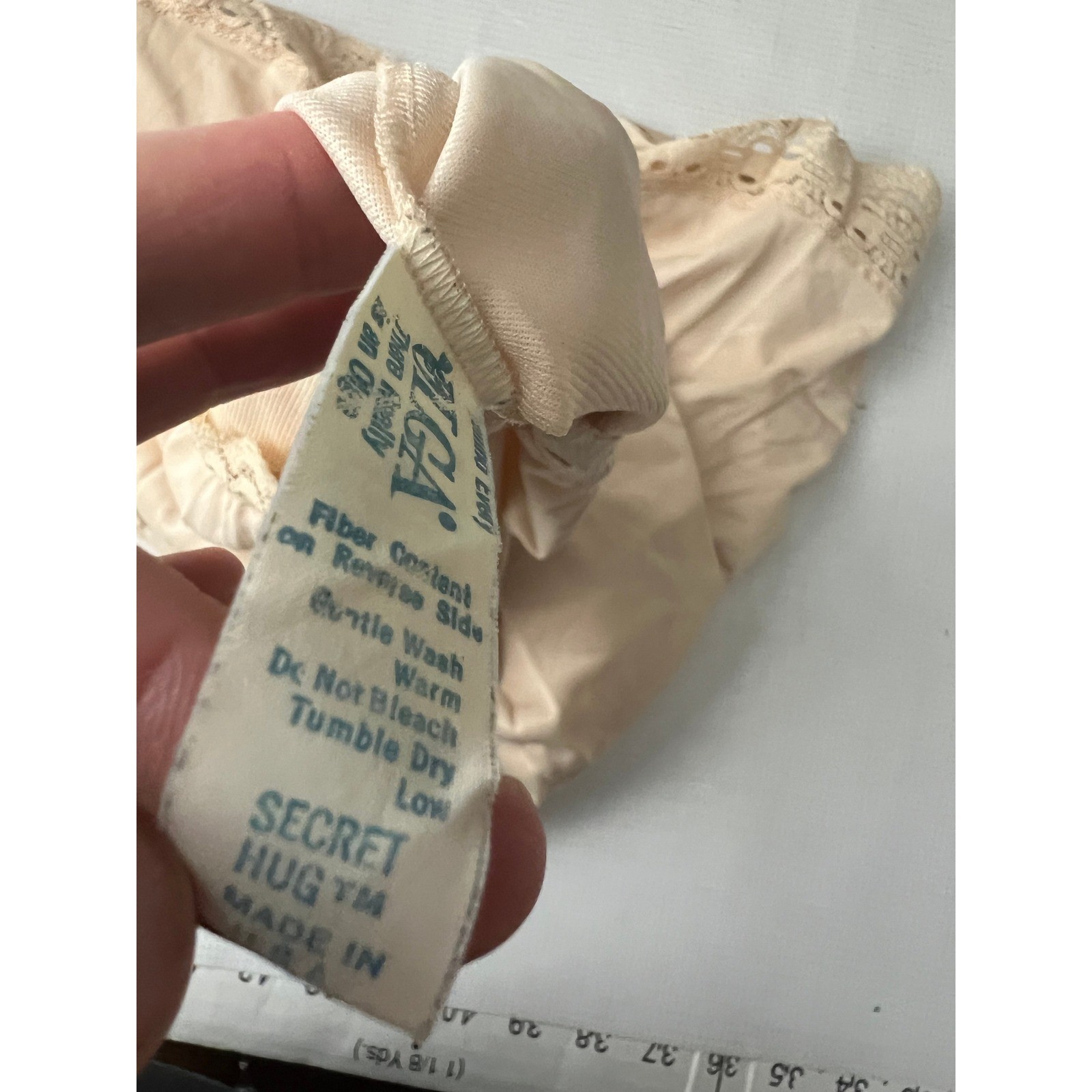Olga Half Slip Skirt Womens Size S Beige Vintage Lace Trim Style 963T
