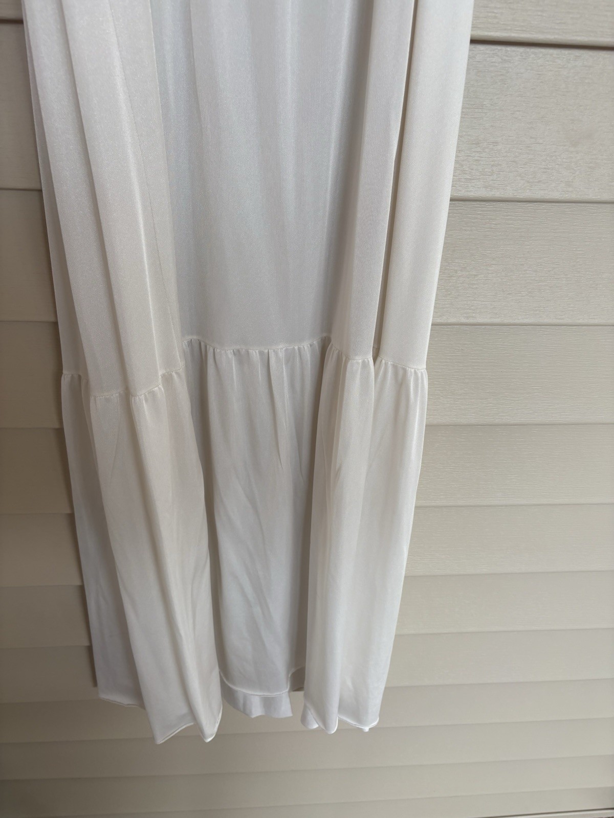 Vintage Long Nightgown cream Size Large. 100% Nylon INV25/588