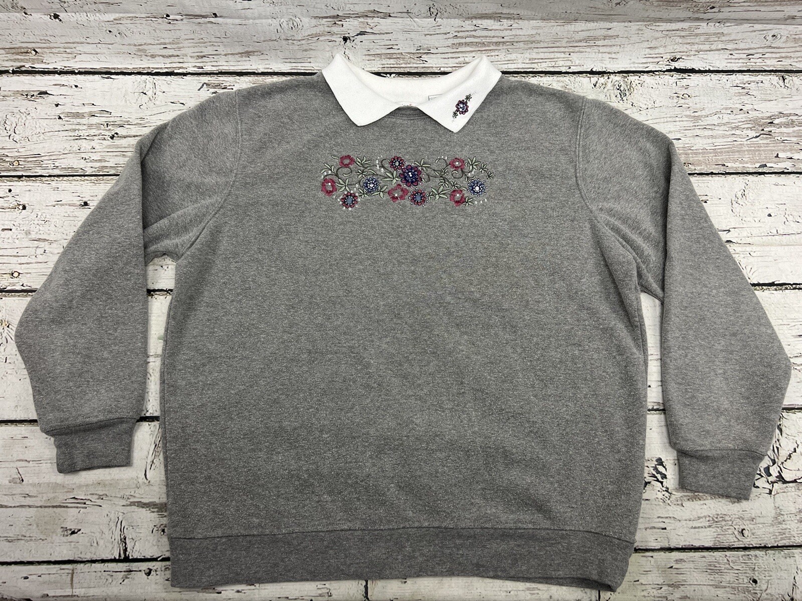 VTG Hasting & Smith Wildflowers Embroidered Women’s Collared Crewneck Sweater