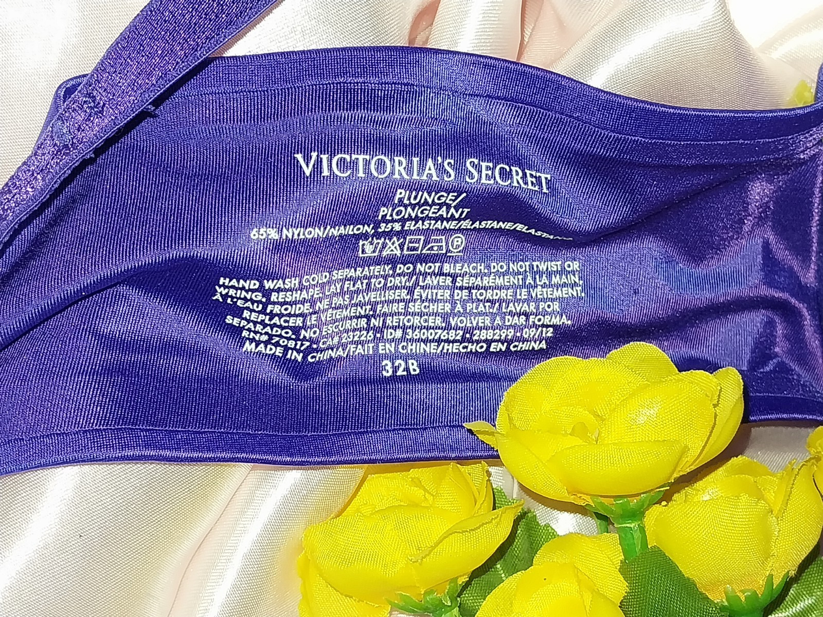Victoria’s Secret RHINESTONES Very Sexy SHINY Push up PLUNGE BRA 32B Purple Y2K