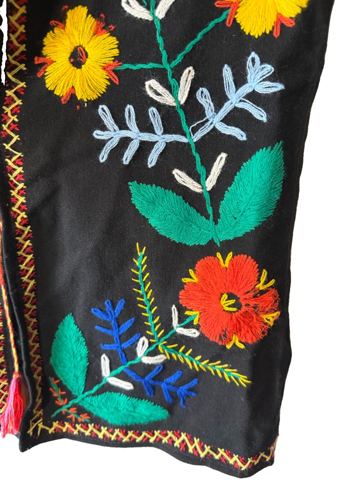 Vtg Embroidered Black Wool Folk Art Vest Boho Floral Traditional Hungarian Style
