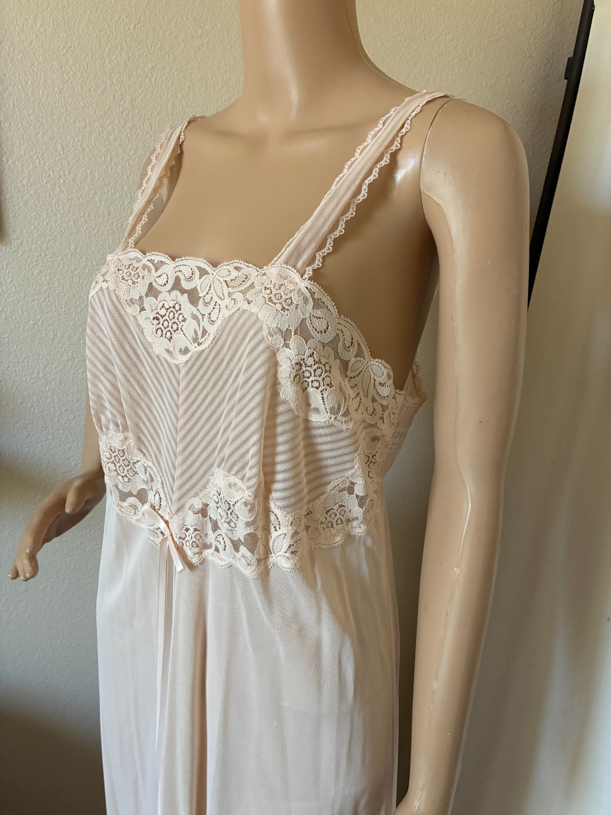vtg Lorraine Peignor peach set M nightgown NOS robe