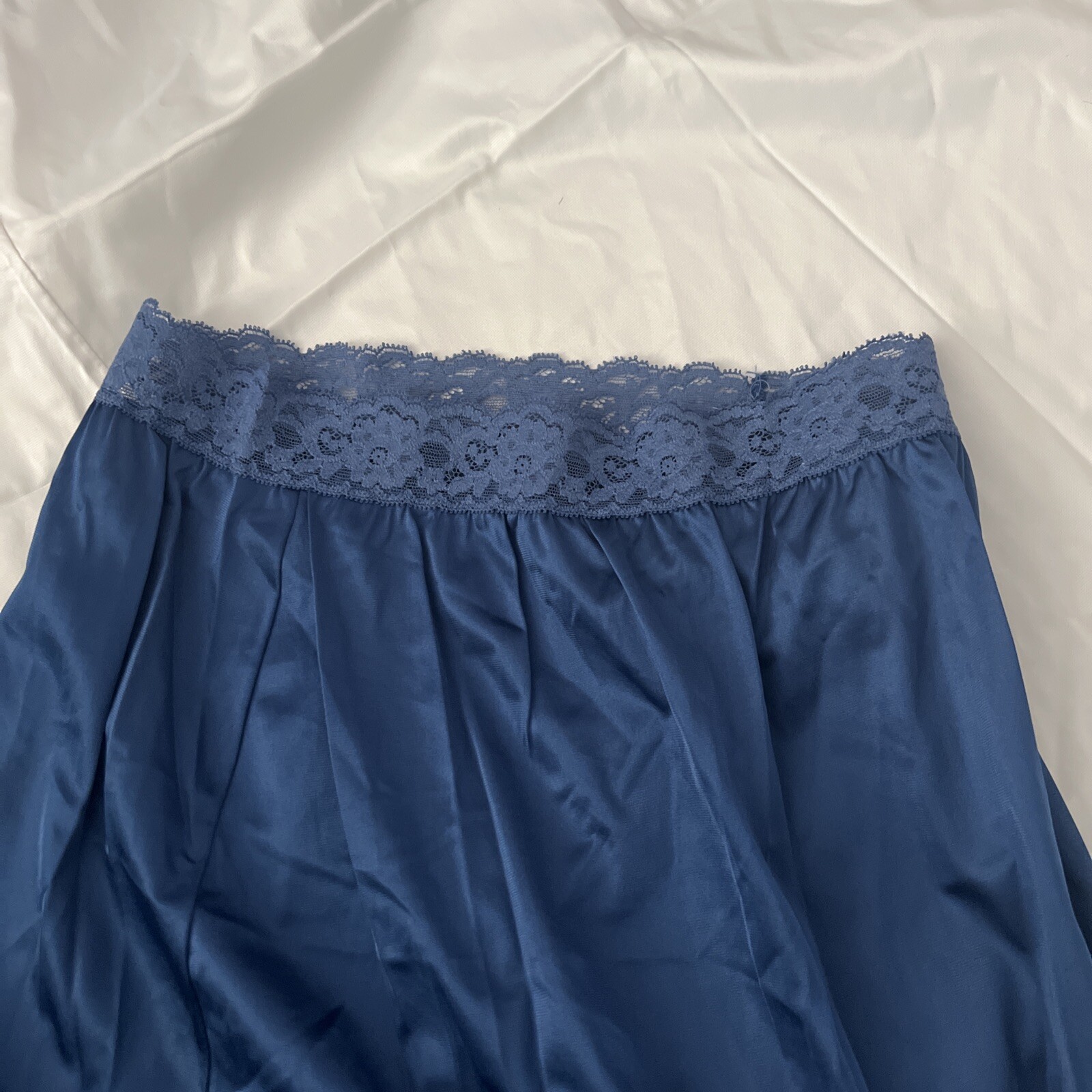 Vtg vasarette Nylon Half Slip blue lace Waist trim usa made Medium