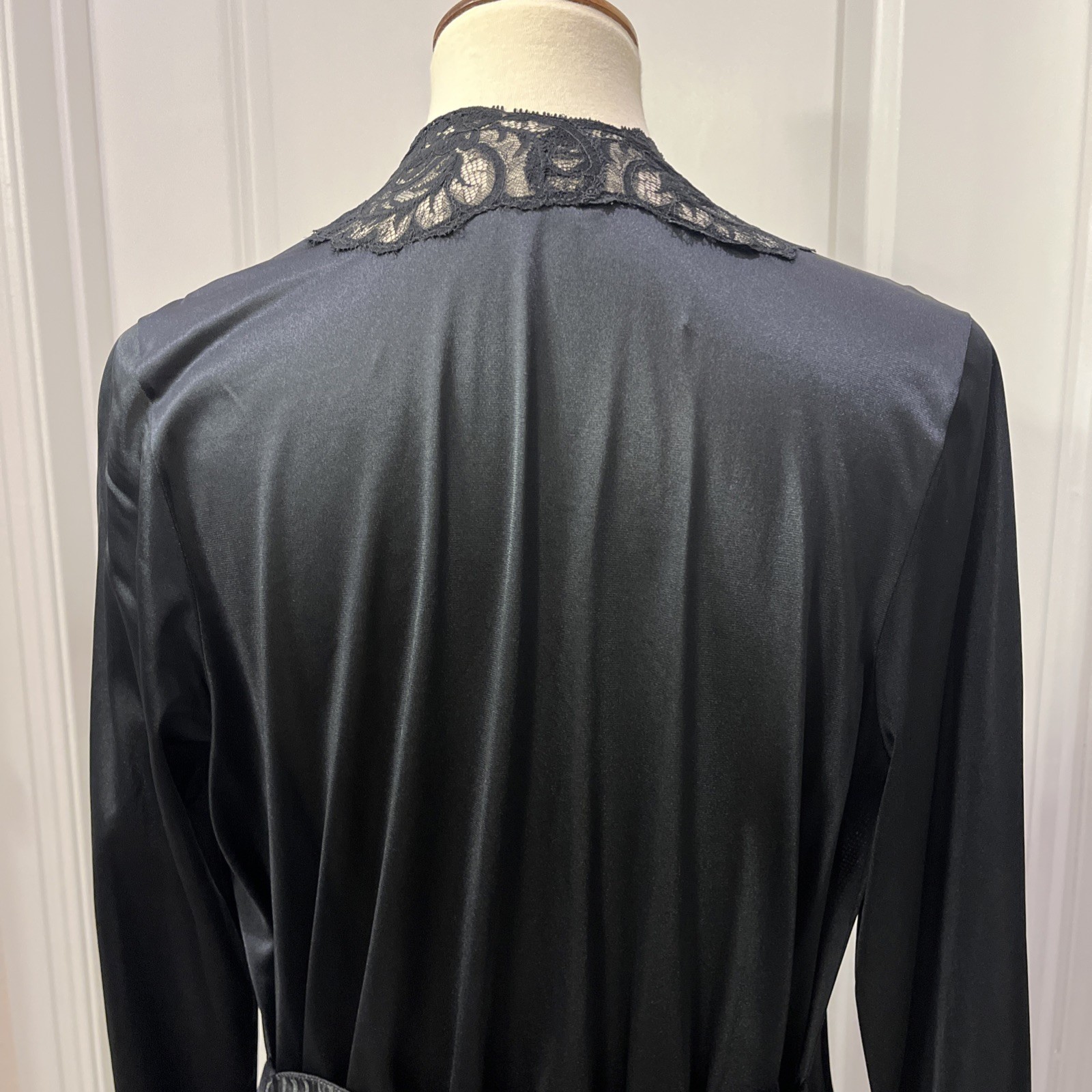 Vintage 70-80s Olga Black Silky Nylon Lace Robe M USA 94250 Glamorous READ!