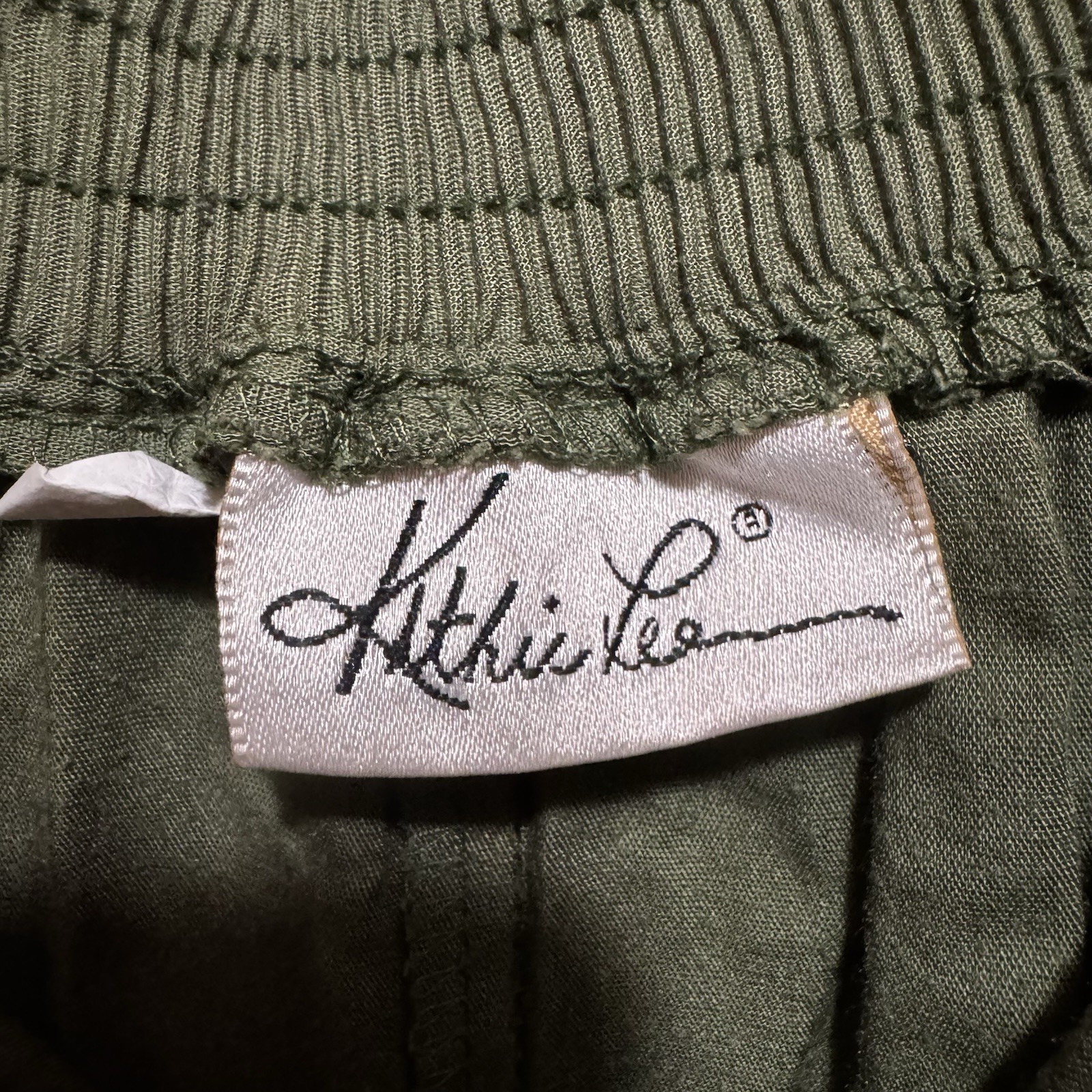 Kathie Lee Women’s Green Shorts Elastic High Waist Pleated Front Size 10 Vtg