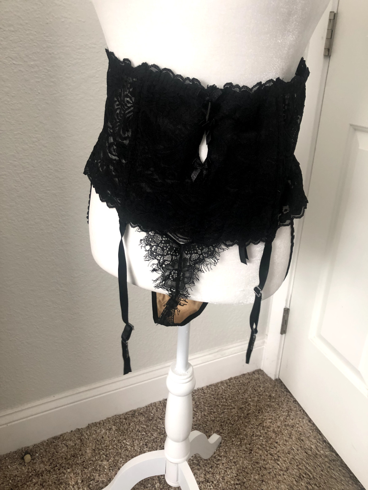 New Vtg ECLIPSE L Black Lace THONG PANTY Gold Faceted Bead Chain Beige Lined