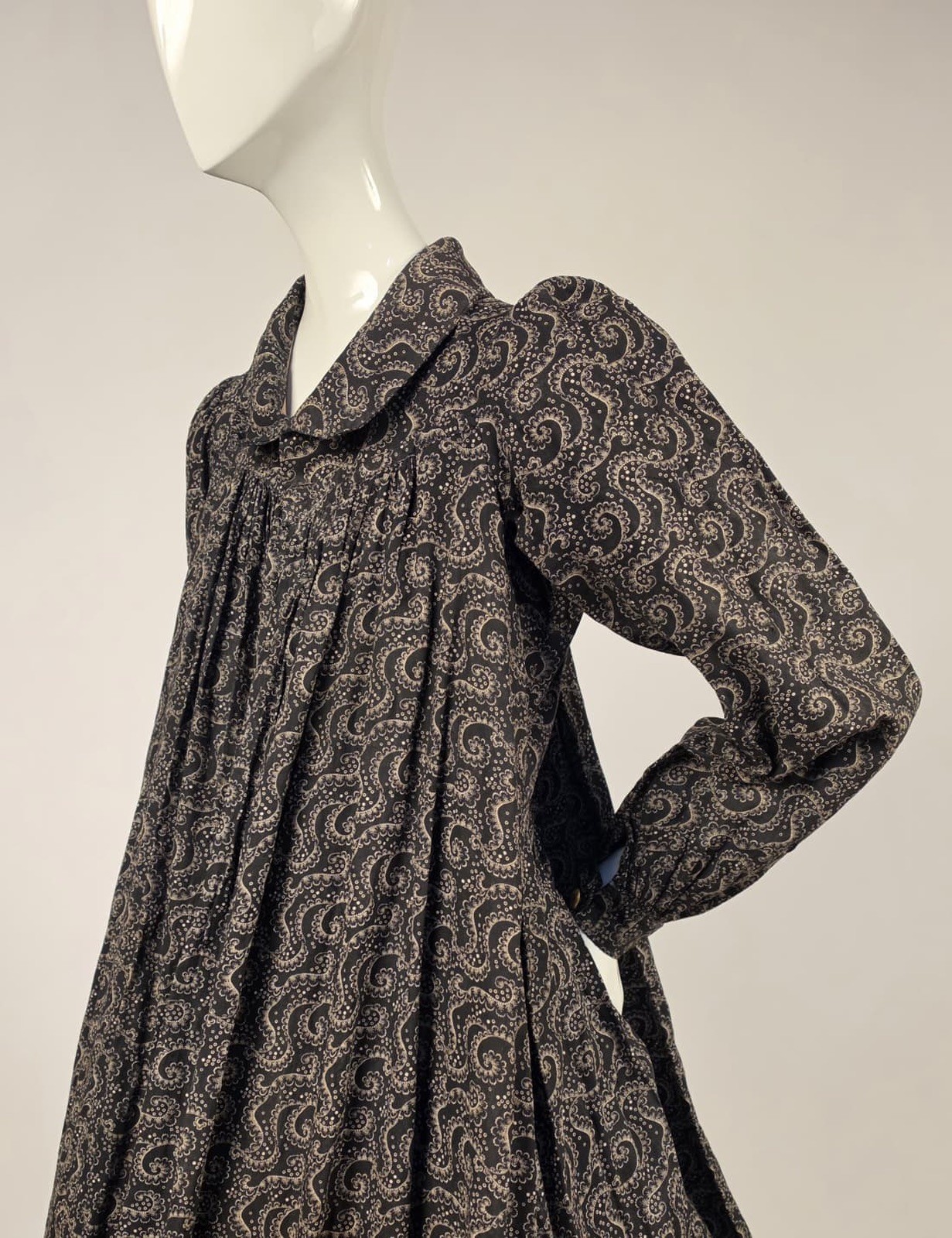 VICTORIAN 19TH C PRINT CALICO COTTON MATERNITY WRAPPER DRESS W BUSTLE REAR 