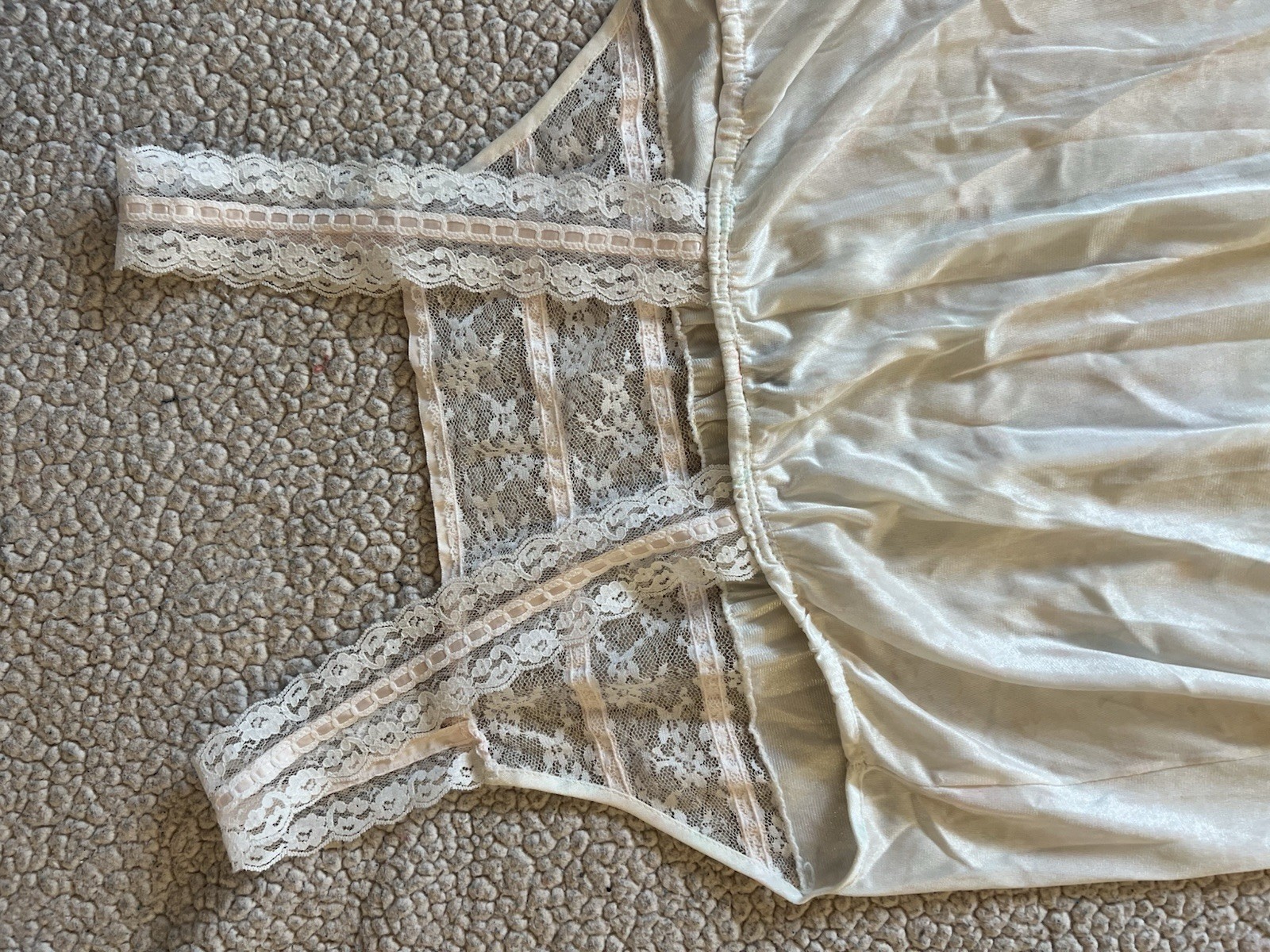 Vintage Soft Moments New York Nightgown Size M White Lace Pink Ribbons Long 1970