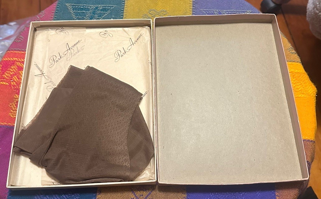 Vtg Albert’s Custom Fit Hosiery Stockings In Original Box & Park Avenue Tissue