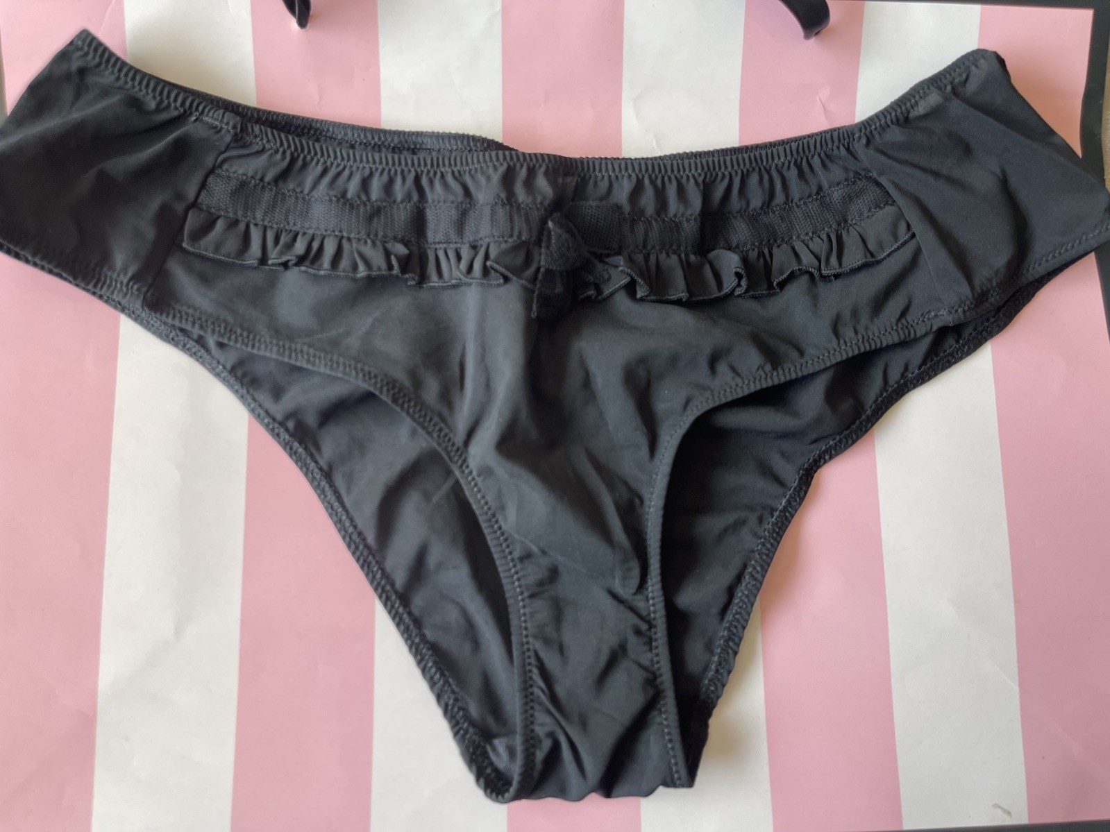 NWT VTG 2009 Victoria’s Secret Hiphugger, Ruffled BLOOMERS – Black / Large