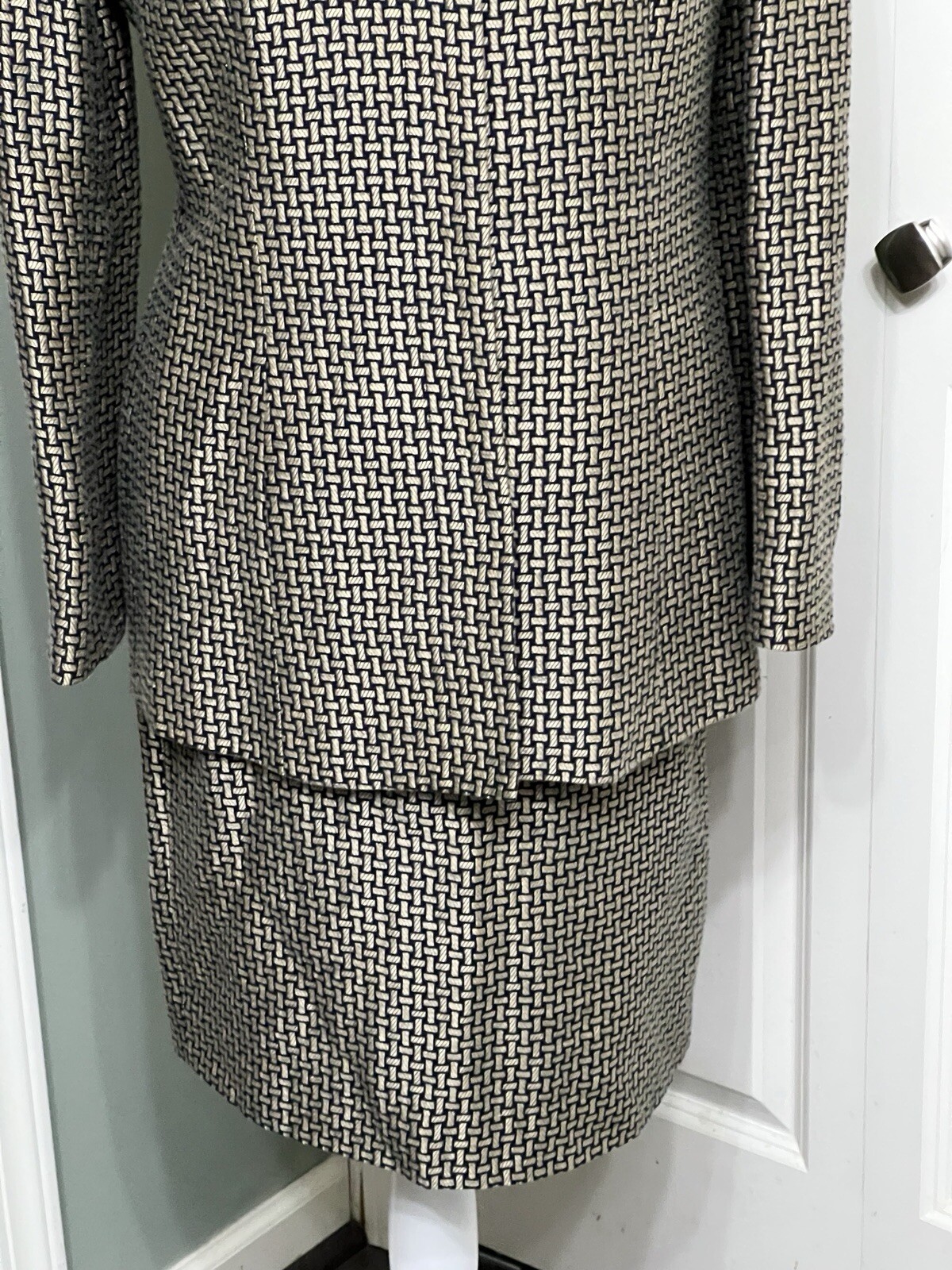 VTG Dana Buchman Black/Gold Geometric Pattern 2pc Jacket Sz Skirt Sz10P Suit