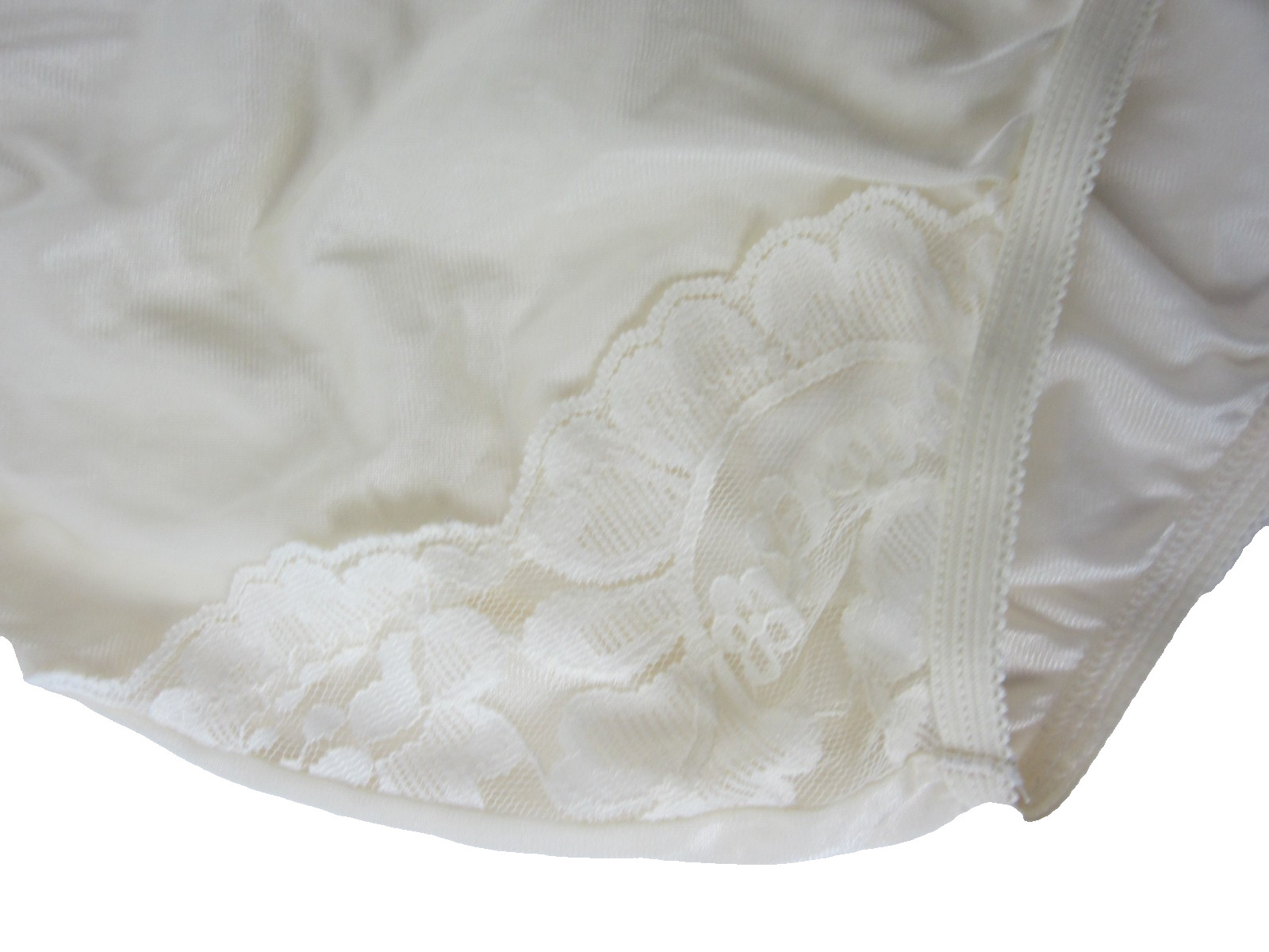 Vanity Fair Cream Lace Nouveau Silky Panties Size 10 High Waist Briefs Vintage