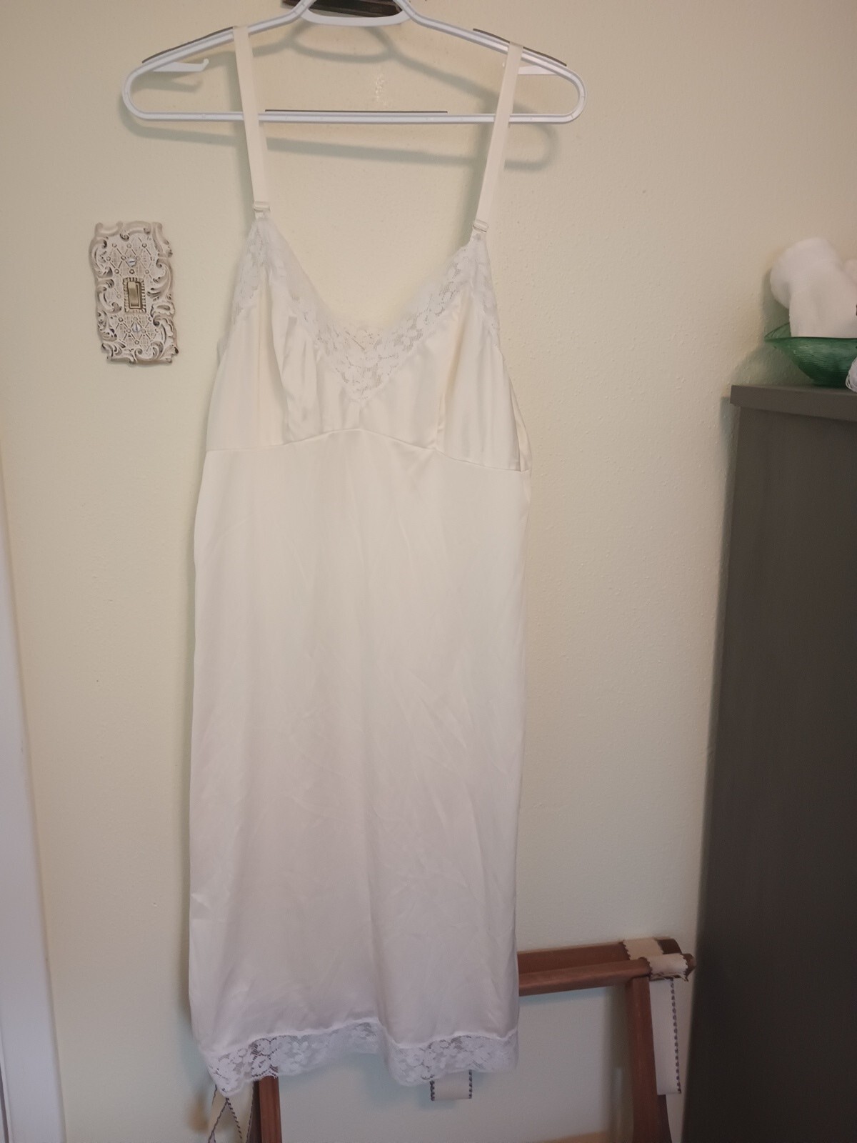 Vintage Komar Full Slip Lingerie Nightgown Size 38 Regular Ivory/Beige Lace Trim