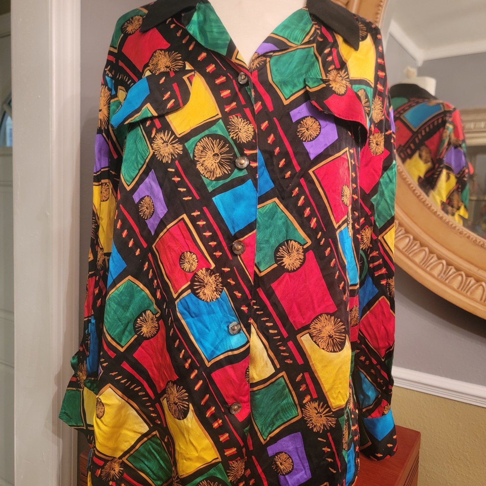 Tahari VINTAGE MULTICOLOR SILK GREEN RED BLACK AND YELLOW BUTTON UP BLOUSE M/L