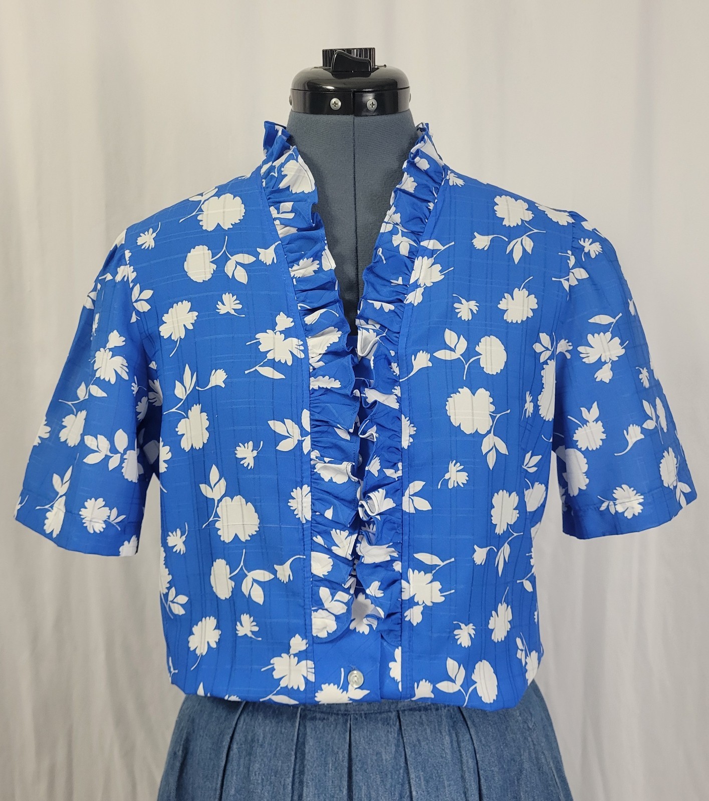 Vtg Jonquil Blue S/S Blouse w White Florals & Ruffled Collar/Button Down Size 12