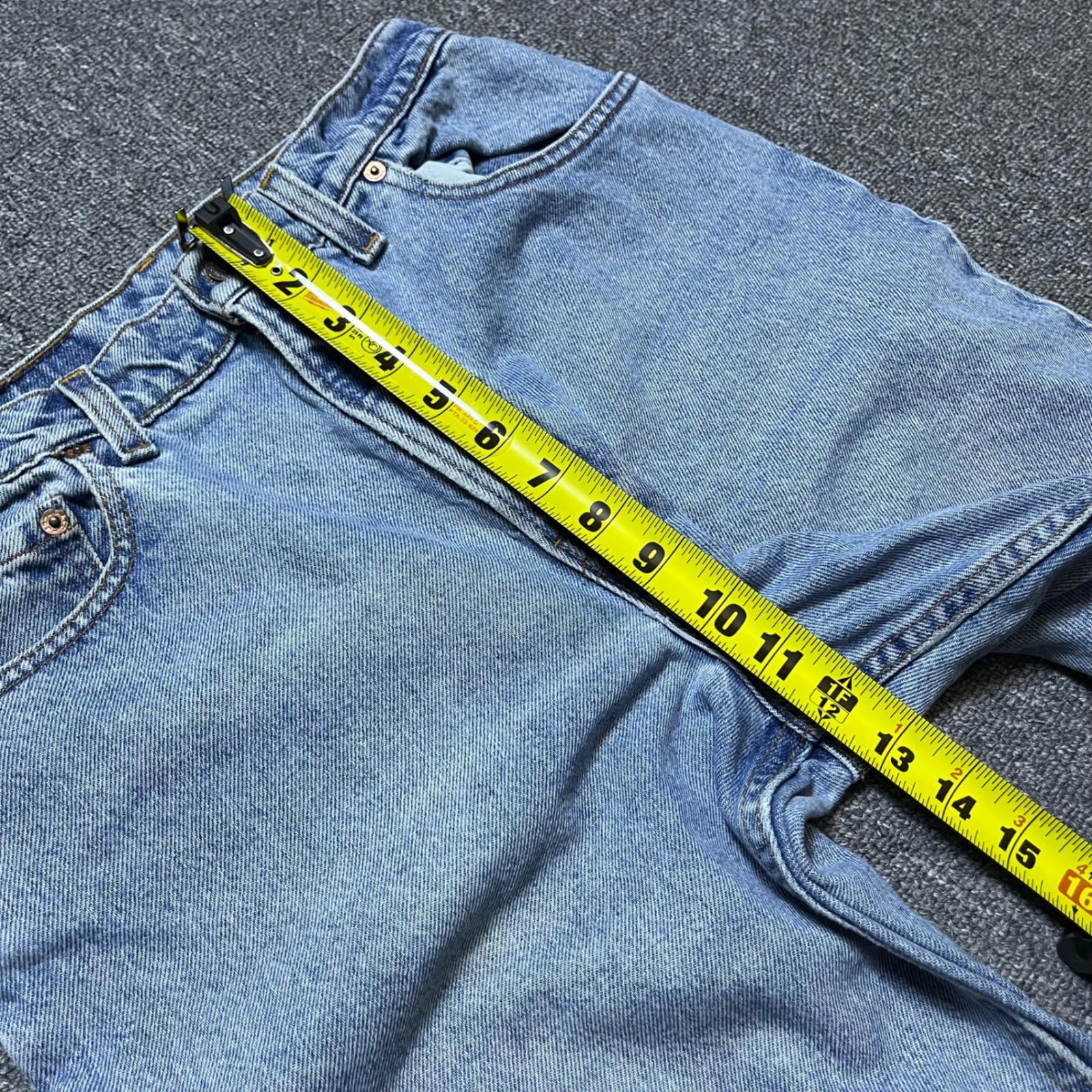 Vintage Levi’s 551 Relaxed Fit Tapered Leg Jeans 10 MED Light Wash Denim 90s USA