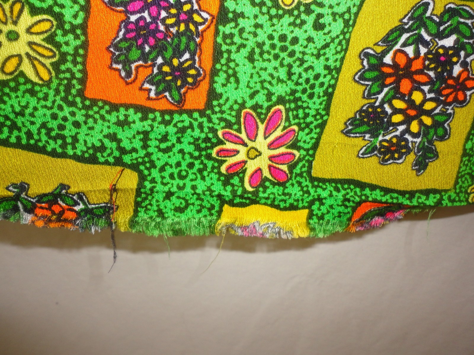 Vintage Made in Hawaii Floral Green Dress Smaller size short sleeve Zip back