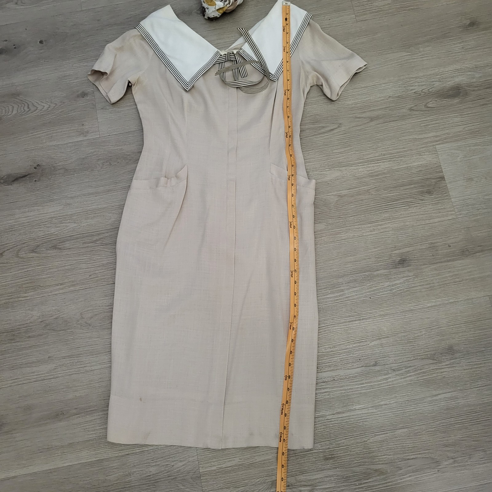 VTG Minx Modes Dress 60’s Beige Point Collar Pin Stripe Silk Scarf Retro