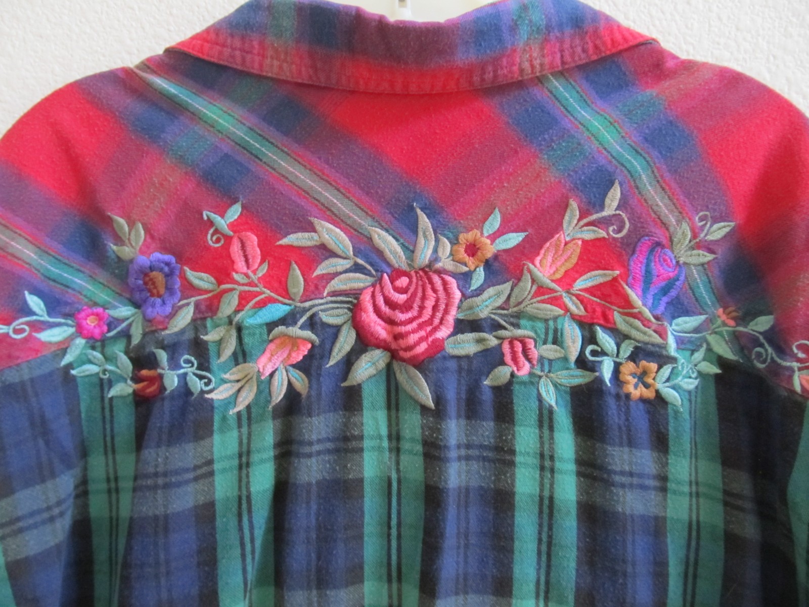 QPS Western Mixed Plaid Floral Embroidery Button-Front Flannel Missy Sz M (44″)