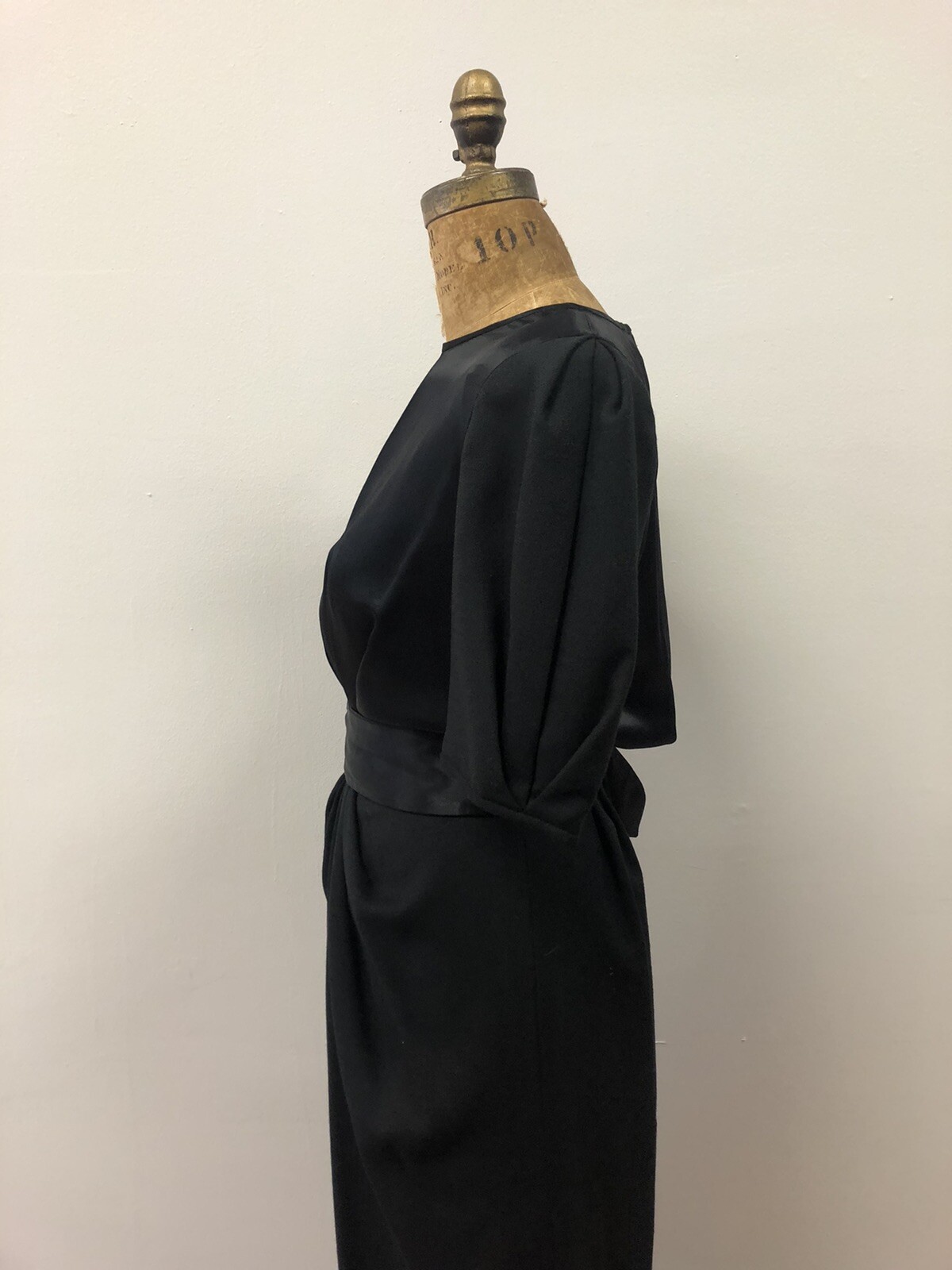 VTG 1980’s ALBERT NIPON Short Sleeve Black Dress, Great Details, Classic Look!