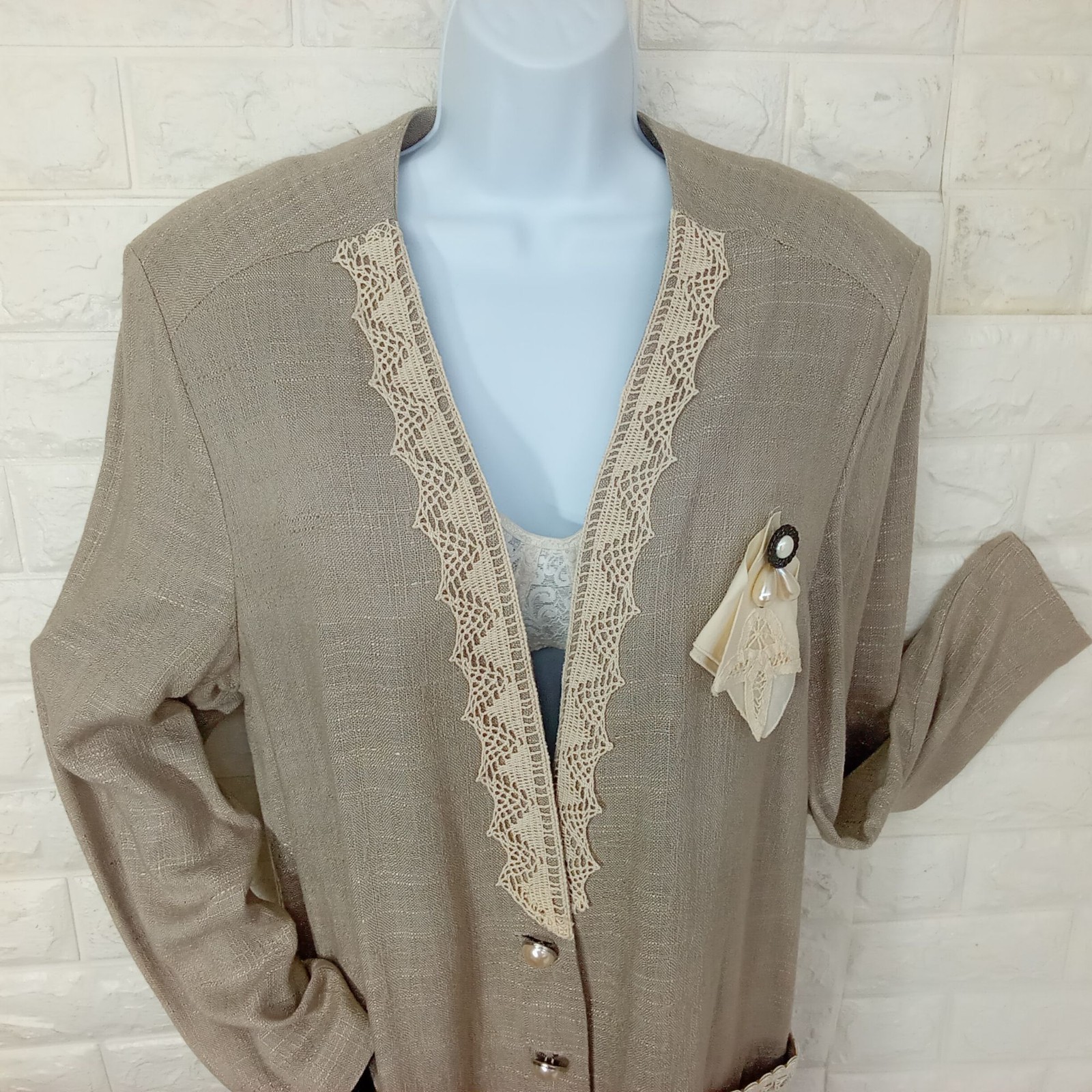 Vintage ’80s Domestic USA Rayon/Flax Blazer Jacket Shoulderpads Lace Brooch (10)
