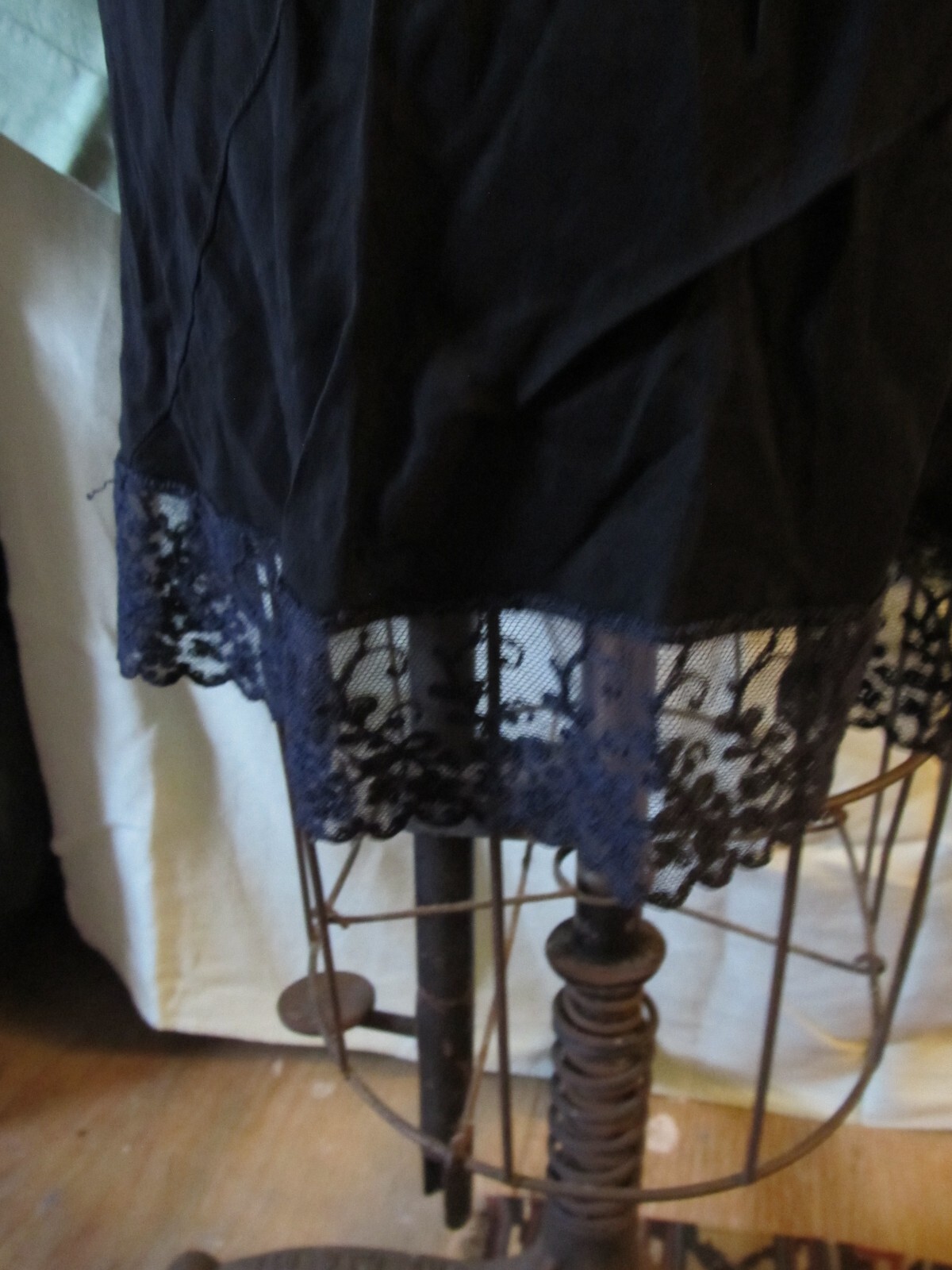 Vintage 50’s black & lace silk negligee classic pin-up bombshell