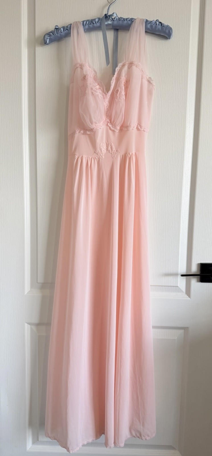 VTG 60s ARTEMIS Light Pink Nylon EMBROIDERED CUPS NIGHTGOWN Size 34