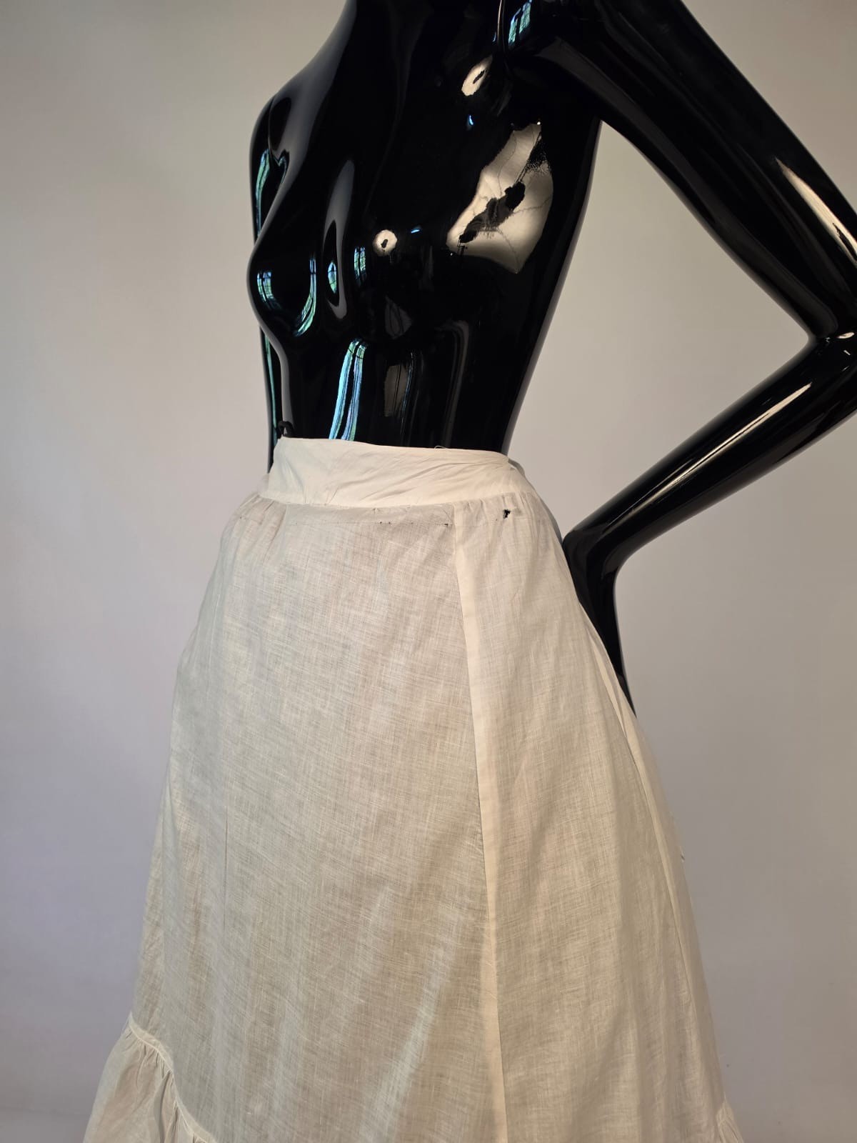 VICTORIAN 19TH C WHITE COTTON PETTICOAT W VALENCIENNES LACE BOTTOM FLOUNCE