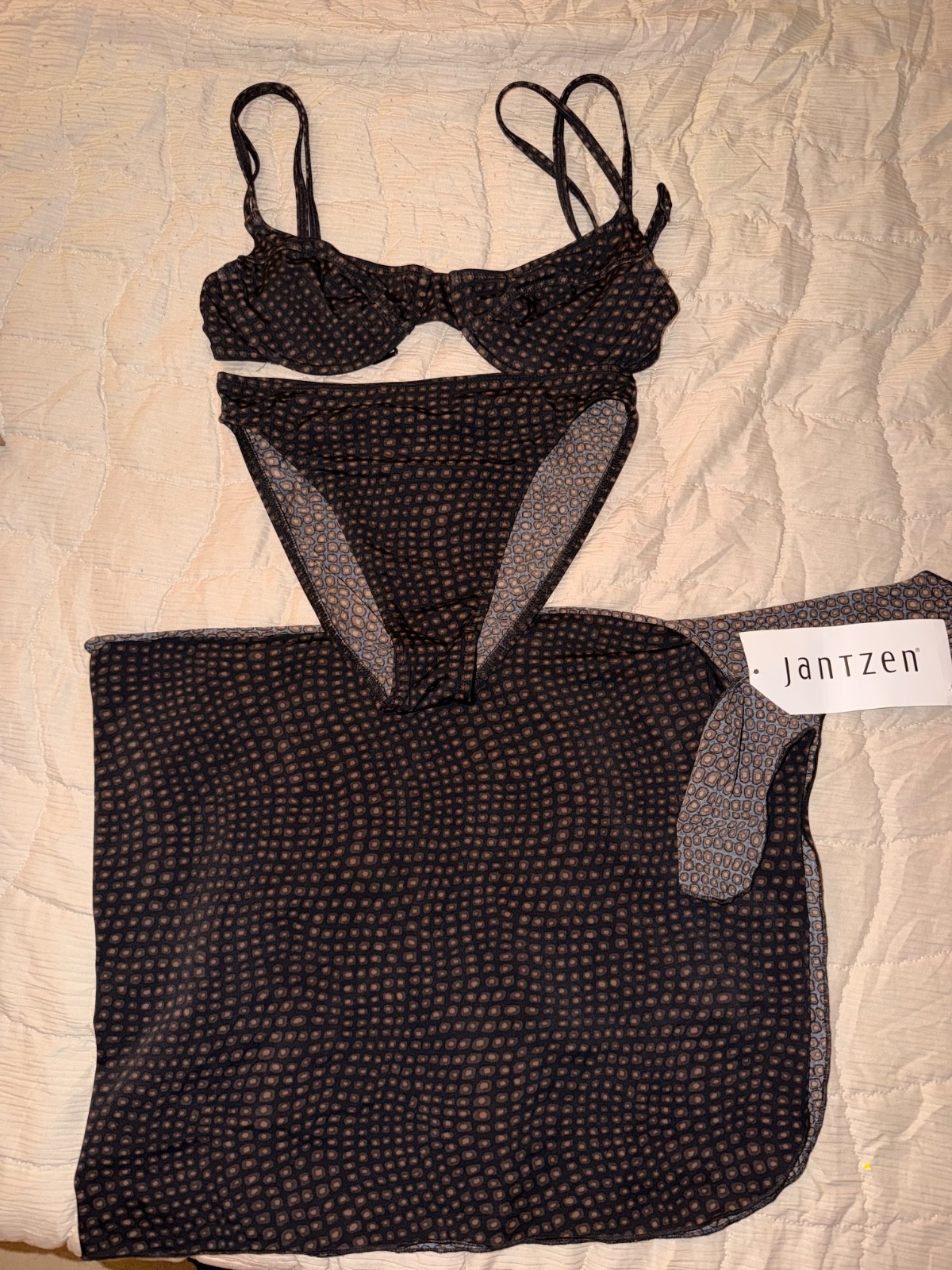 90s brand new jantzen swimsuit. Sz 12 but fits more like 8-10 Medium