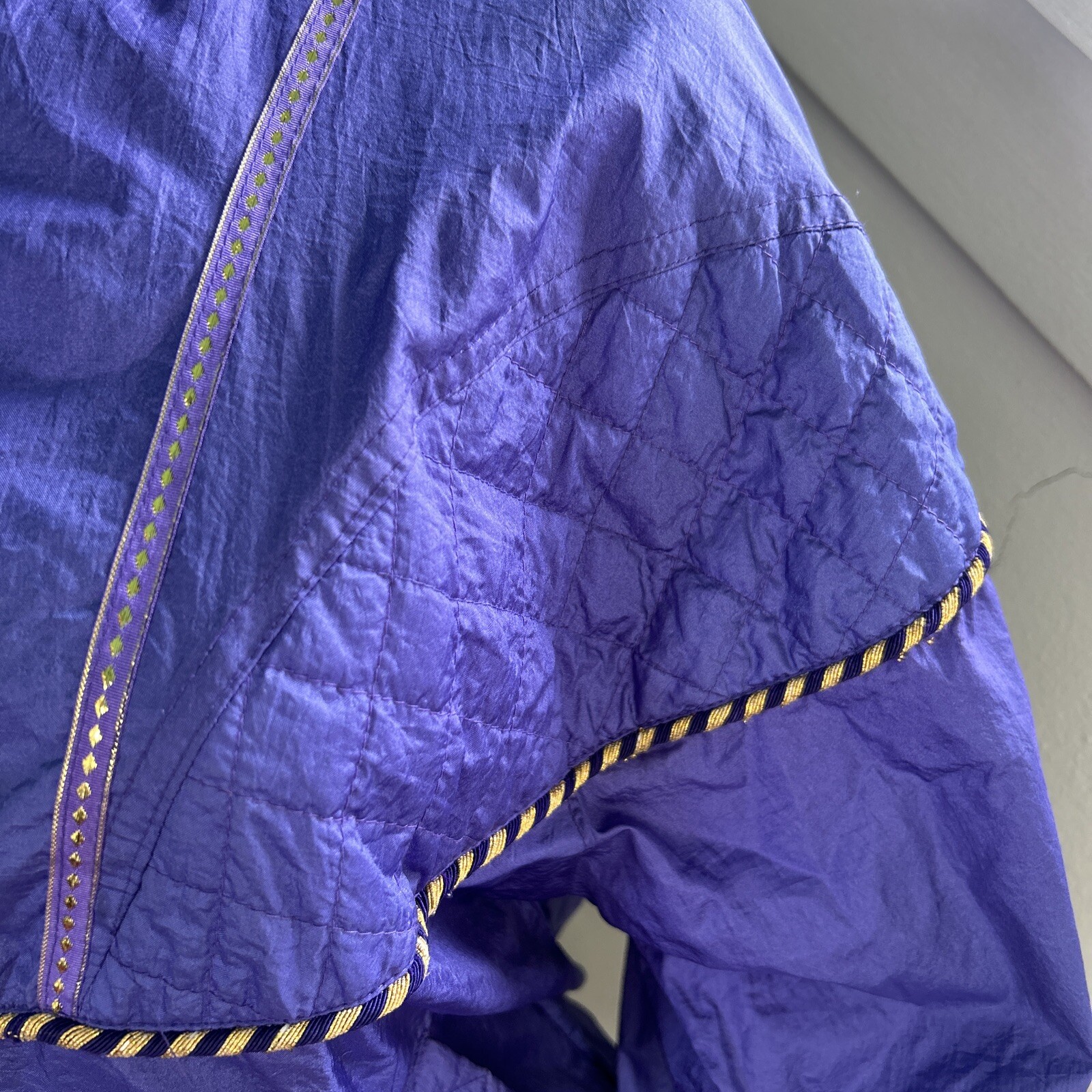 VTG 80s Windbreaker Tracksuit Jacket – Just For Petites Small-Purple Gold Quilt