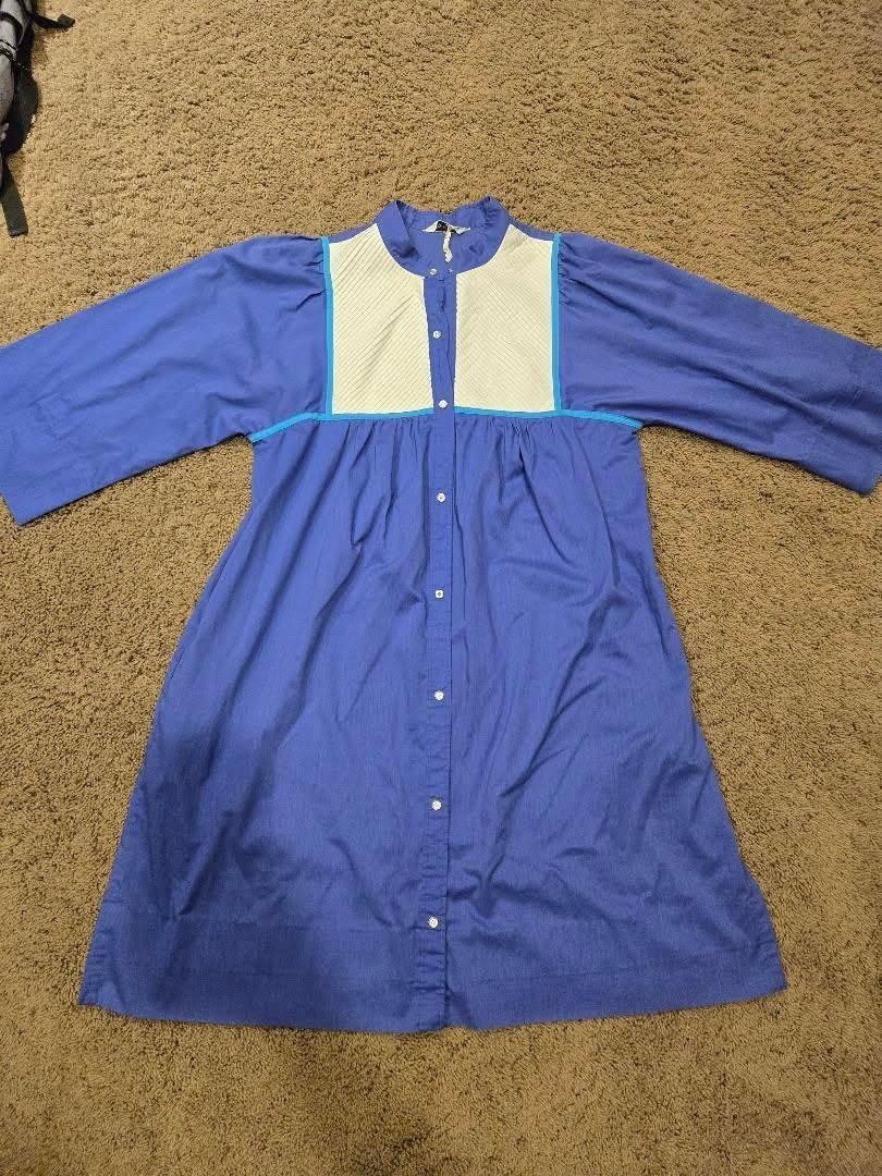 Models Coat- Vintage snap up house dress size S