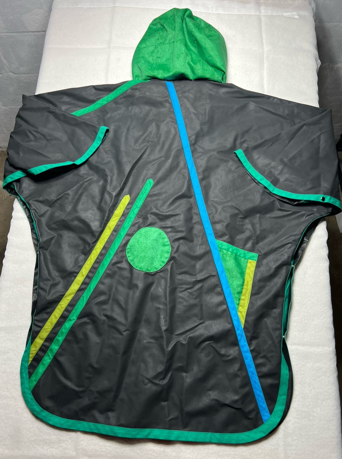 VTG Iris Mansard Rain CoatJacket Poncho Size Small Hooded Geometric 1990’s Y2K
