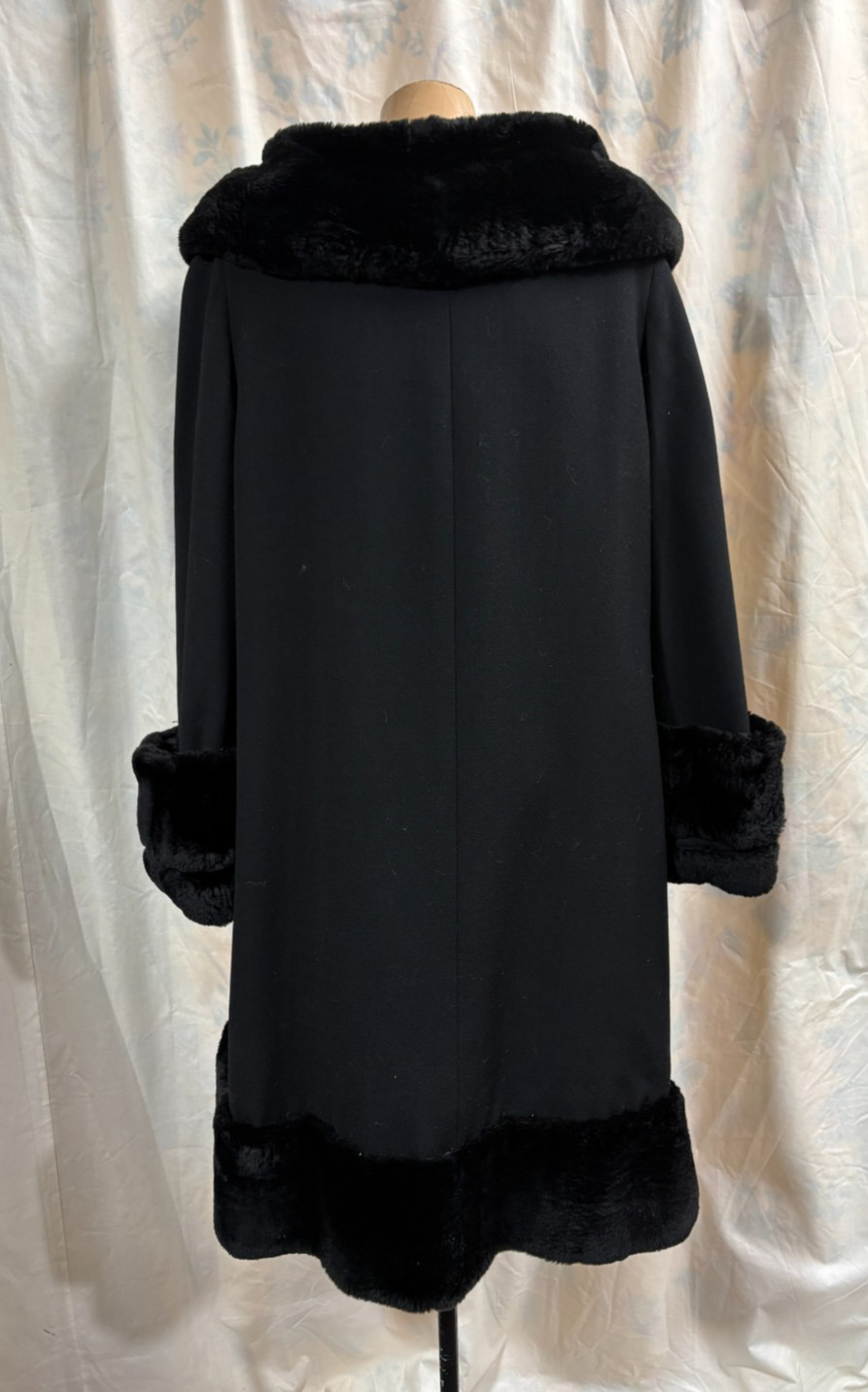 Vintage 1940s 1950s Women’s Black Swing Winter Coat Chinchilla Fur Trim New York