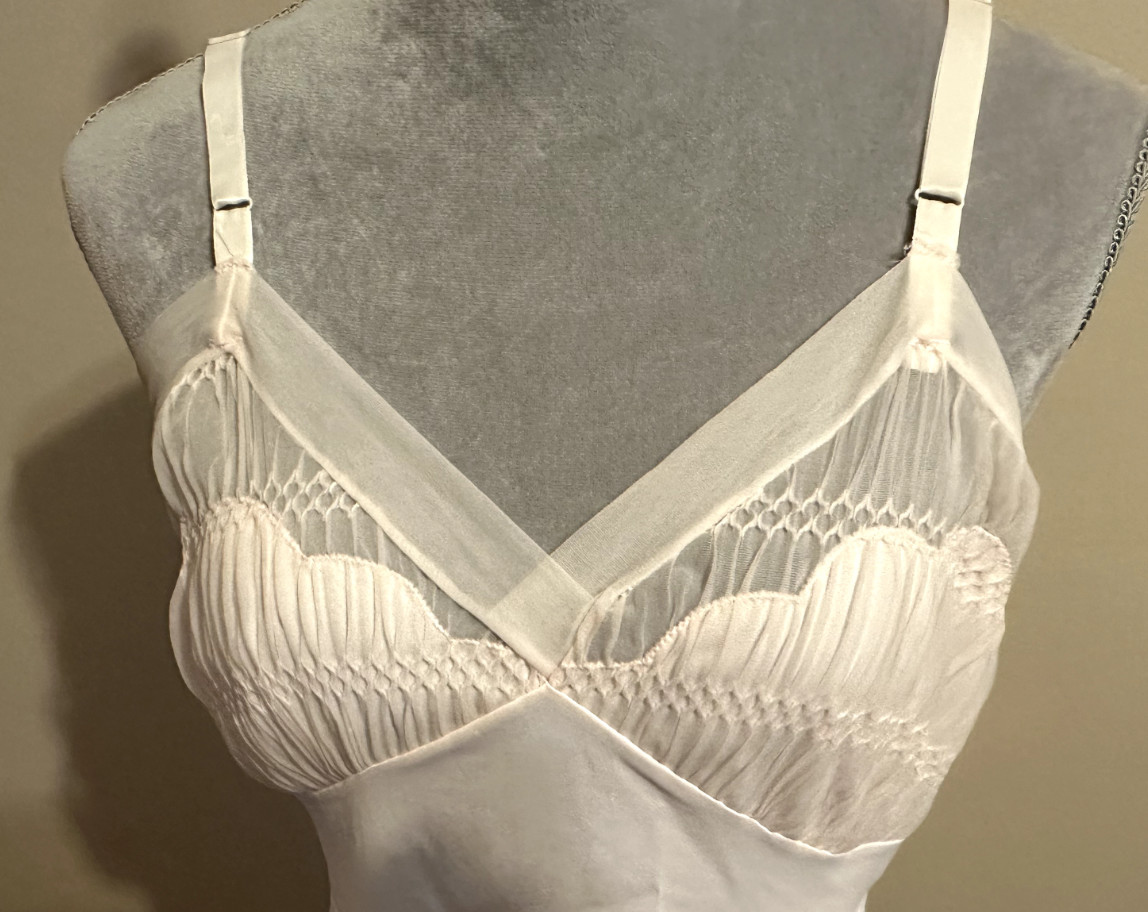 VINTAGE 1970s WHITE NYLON FULL SLIP ADJUSTABLE STRAPS Large