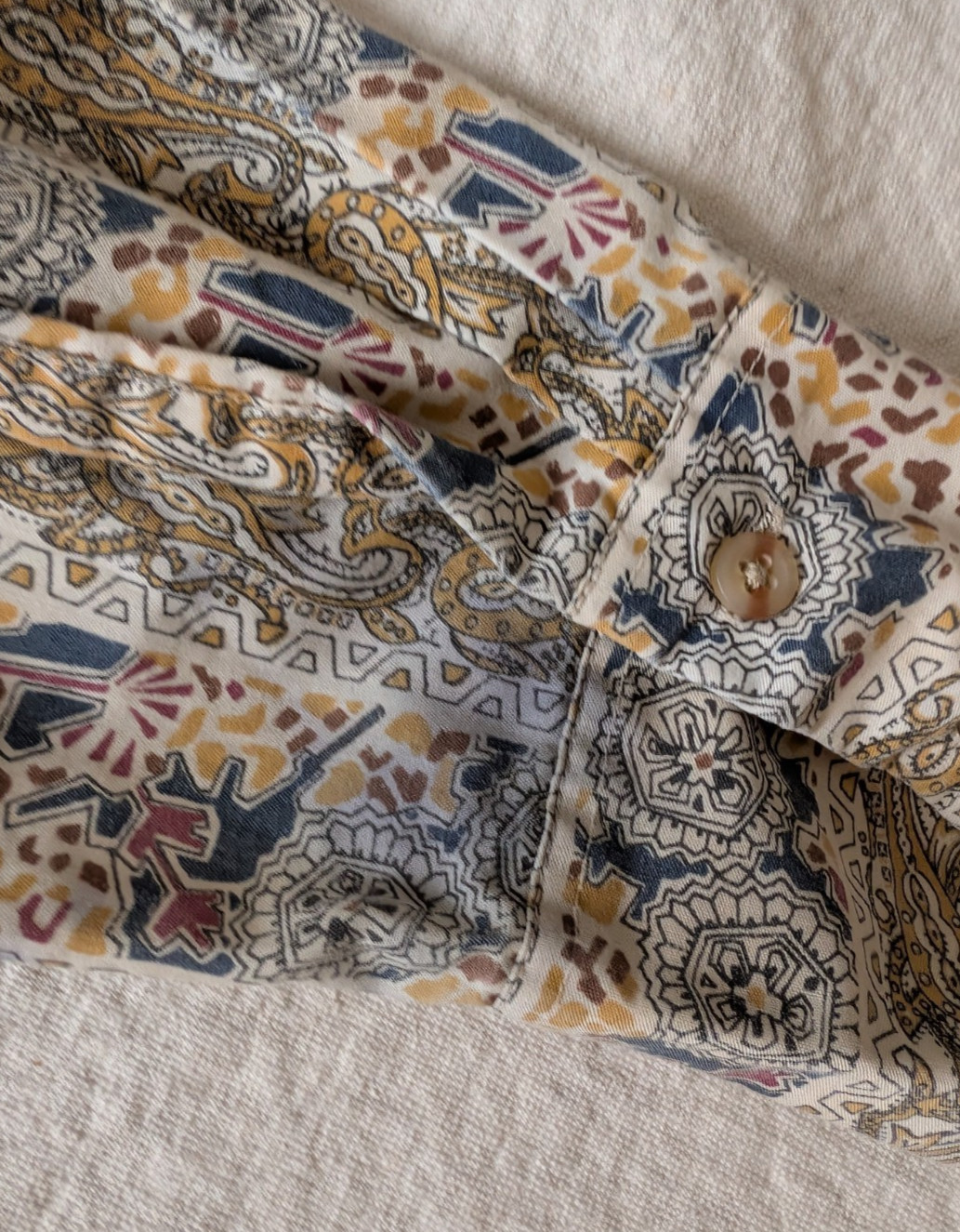 Vintage 70s Women’s Perma Press Cotton Blend Abstract Paisley Button Up Size 42