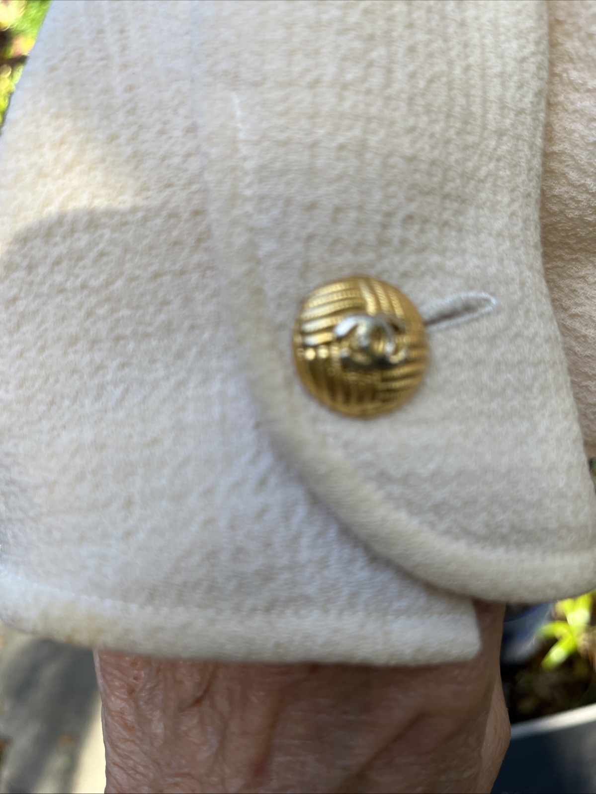 Chanel Vintage Spring 1989 White Wool Crepe Jacket 36 Chain Gold CC Buttons 36