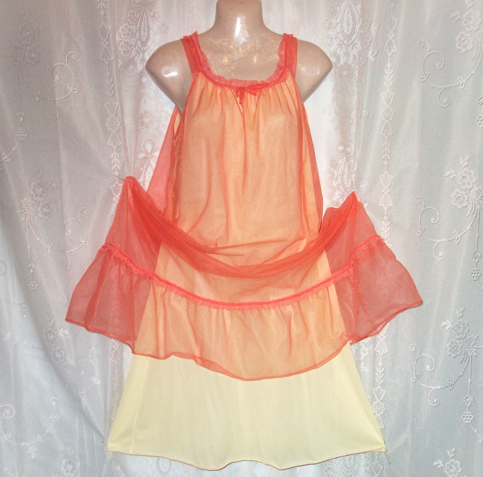 Med.1960’s,2 Tone,Yellow-tangerine,sweep,chiffon,ruffles,Vtg. babydoll nightgown