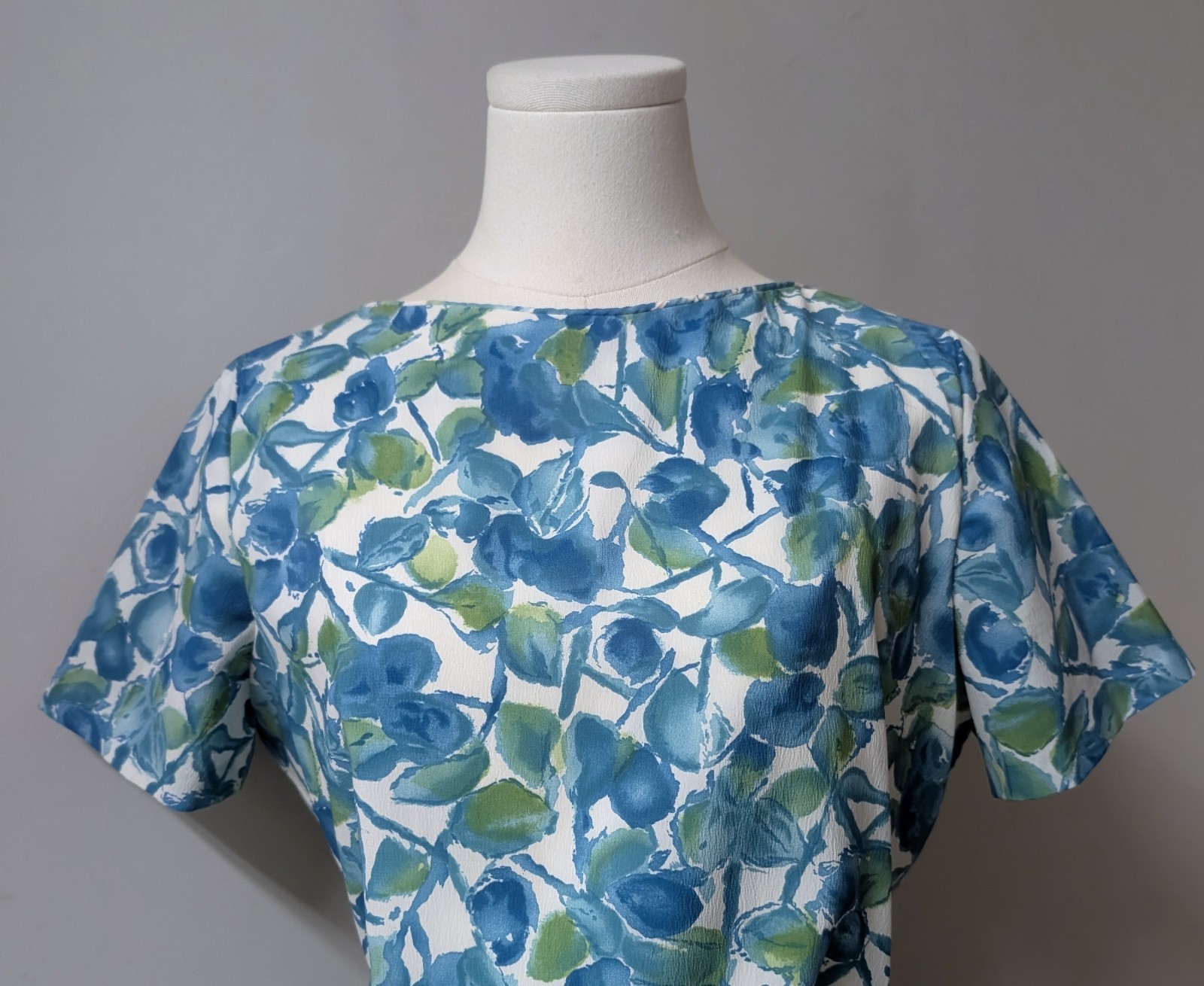 Vintage 60’s Floral Blue White Crepe Pencil Dress Belt Metal Zip S
