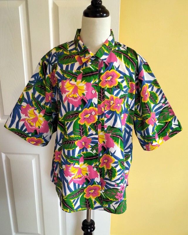 Vintage CARRIAGE COURT SPORT Women’s Tropical Floral Cotton Hawaiian Shirt (L)