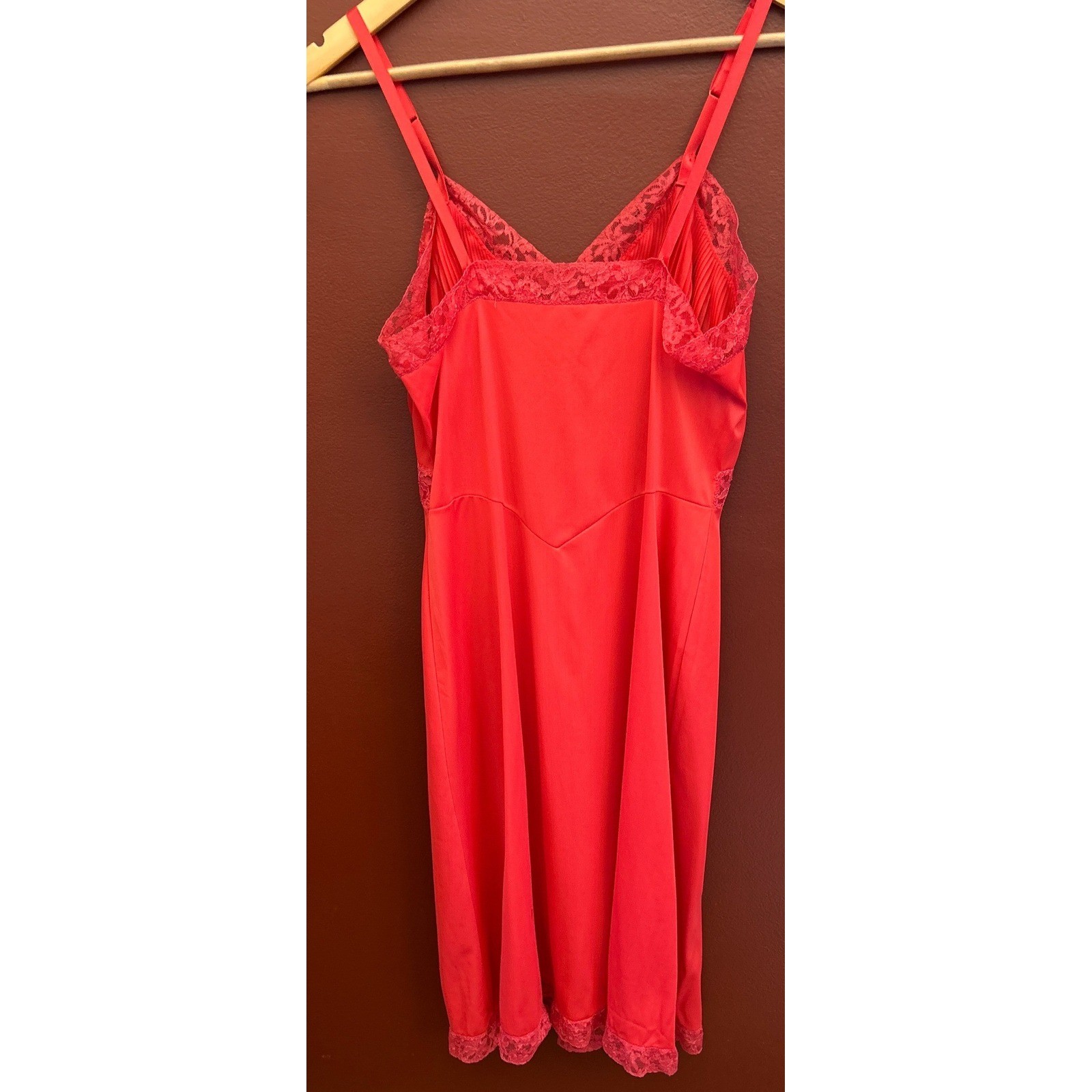 Vintage Vanity Fair Full Slip Red Lace Pleated Coquette Pinup Retro Lingerie 34