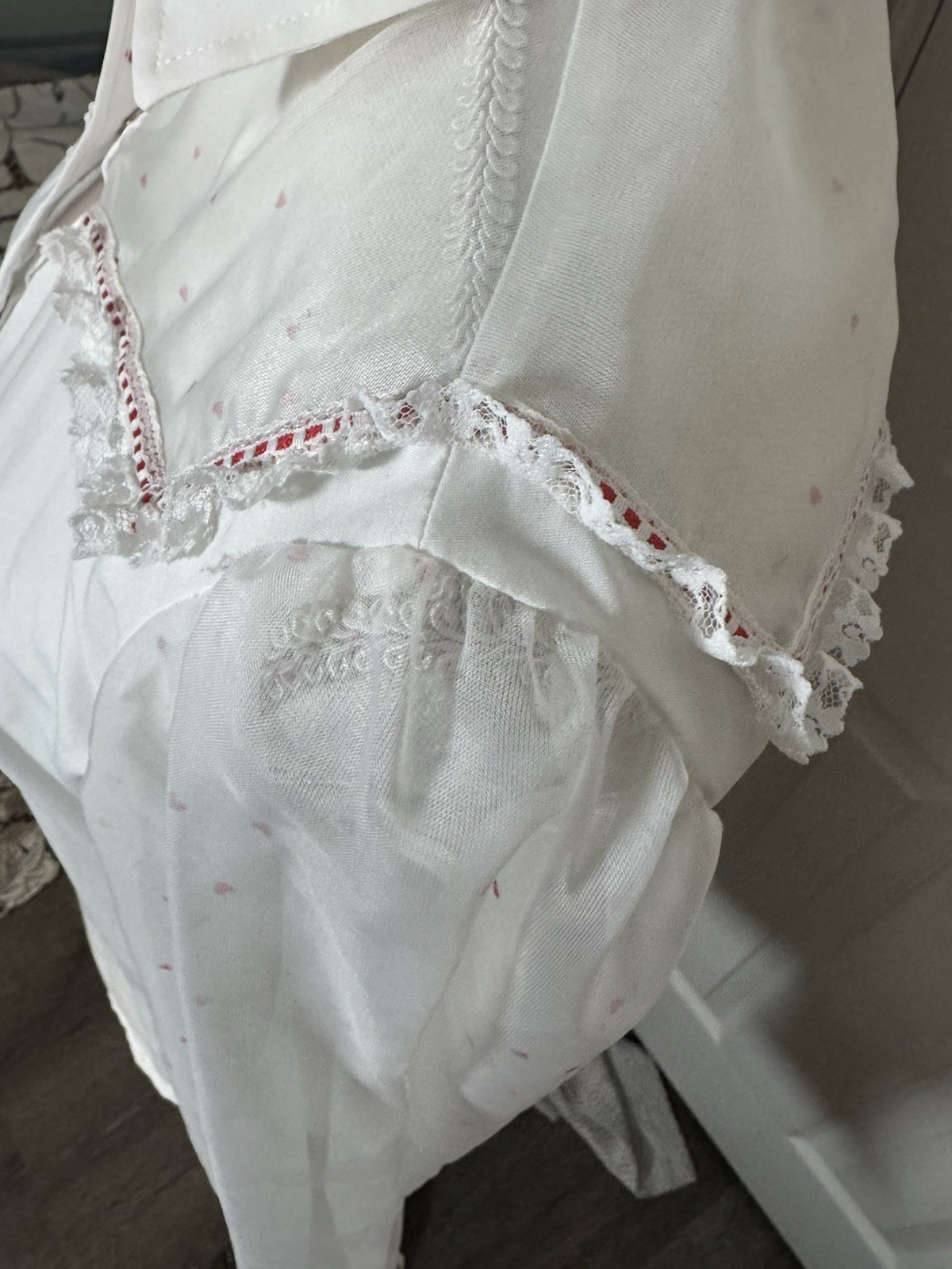 Karman Vintage White Long Sheer Sleeves Lace Pearl Snap Buttons Hearts 9/10
