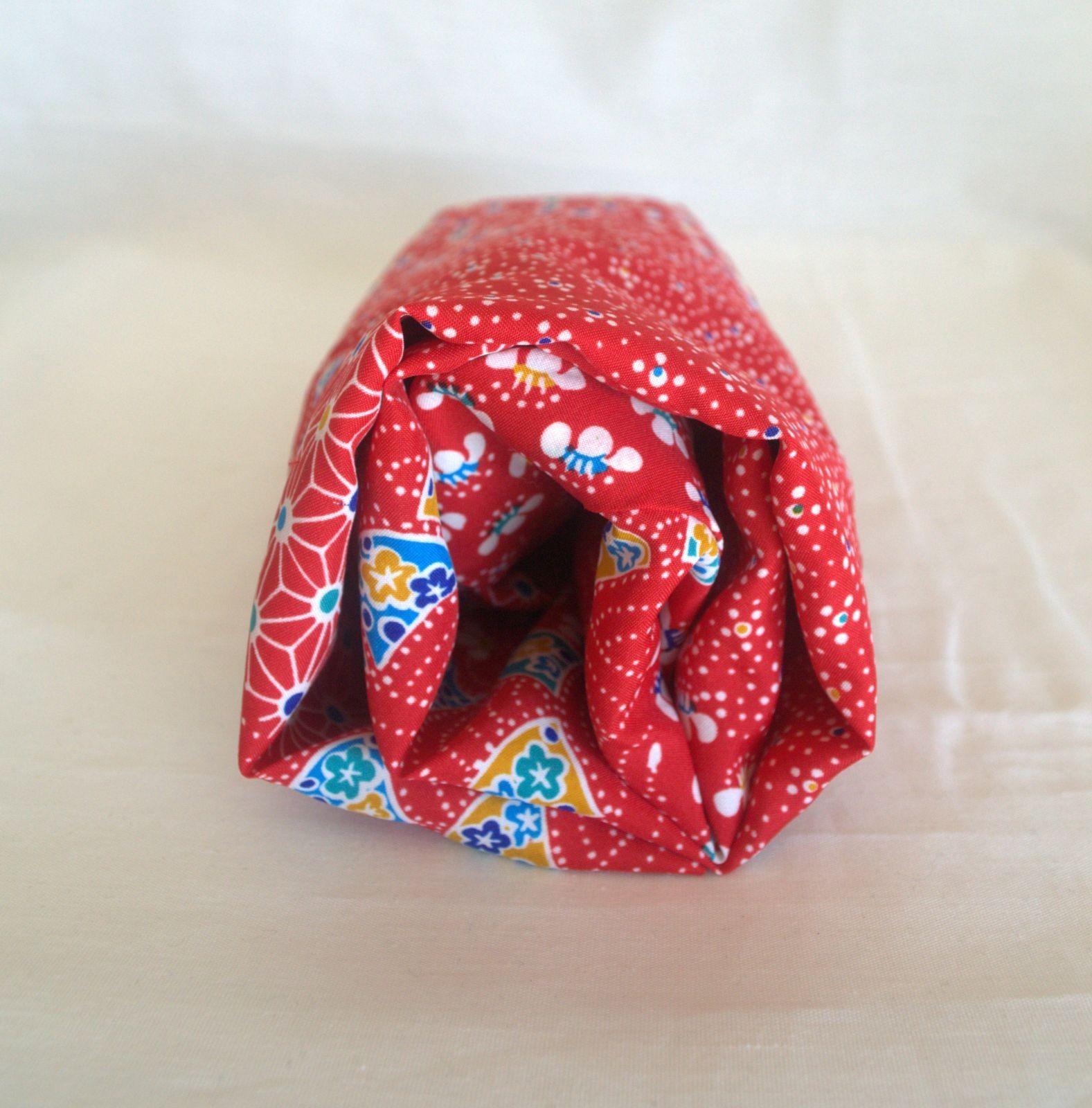 Free ship! Vintage 1960’s women’s red cap sleeve shirt Asian inspired polyester