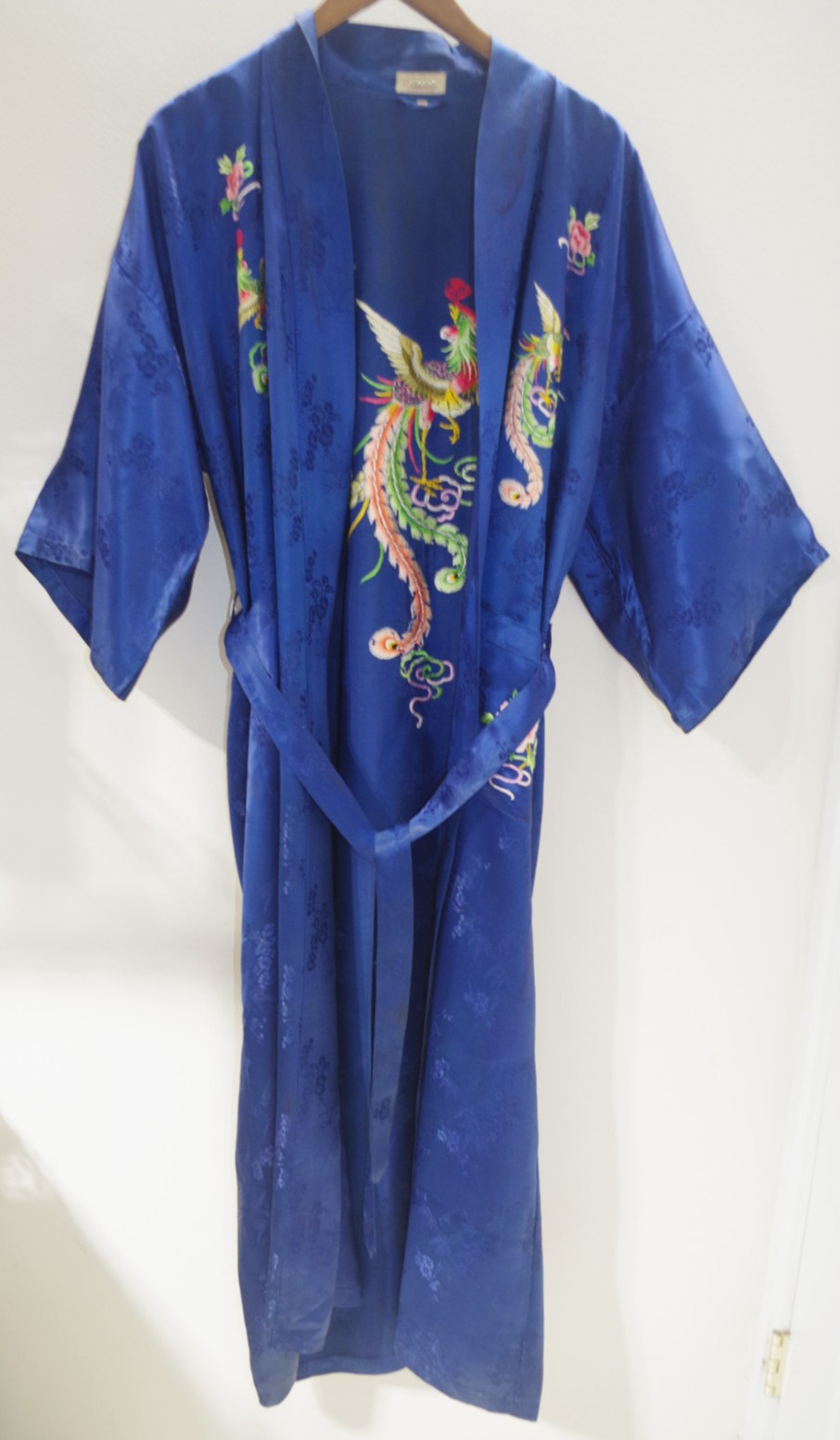E3 vintage Golden Bee Rayon Blue Brocade Chinese Robe M Hand Embroidered Belted