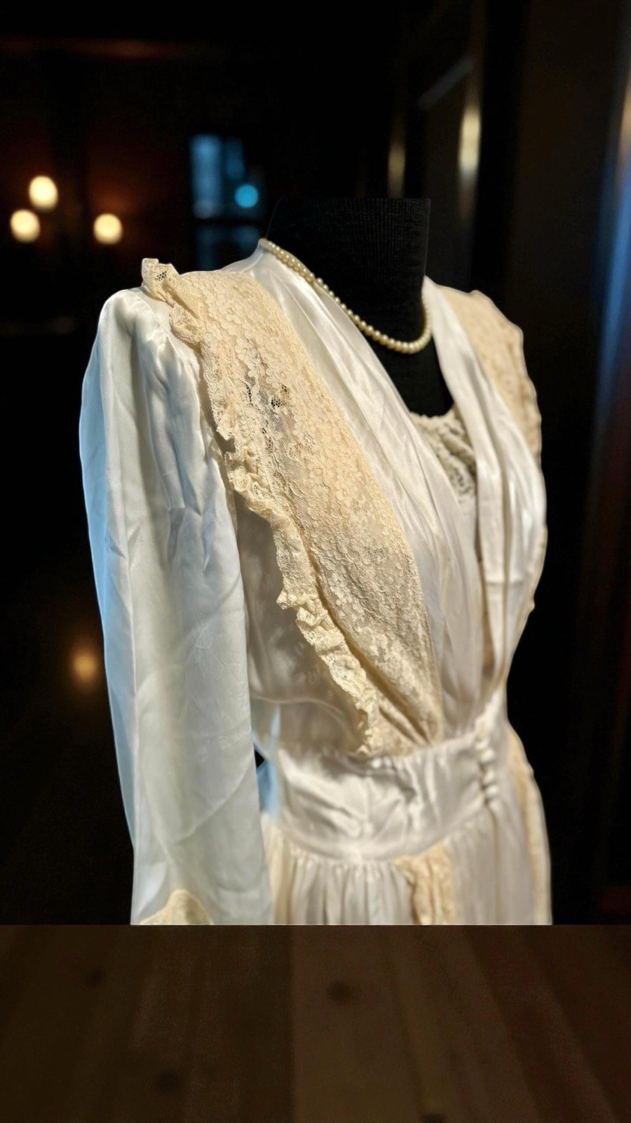Amazing 1940’s Cream Colored Sexy Peignoir Robe Honeymoon Set Ruffles Lace