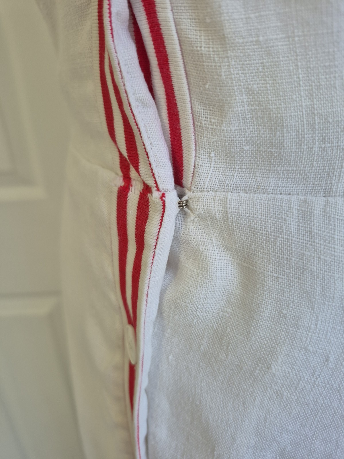 Vintage 40s / 50s White Linen Day Dress – Red Piping Trim & Button-Front – XS/S
