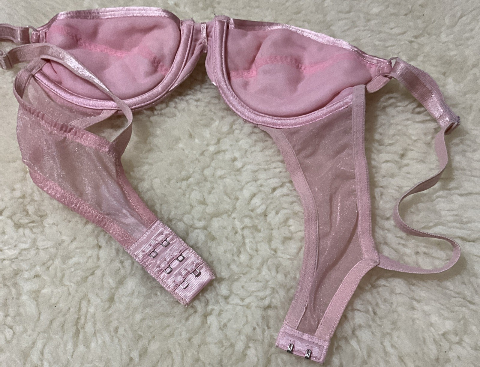 Vintage Oscar de la Renta Lingerie Liquid Satin Caress Shiny Second Skin Bra0163